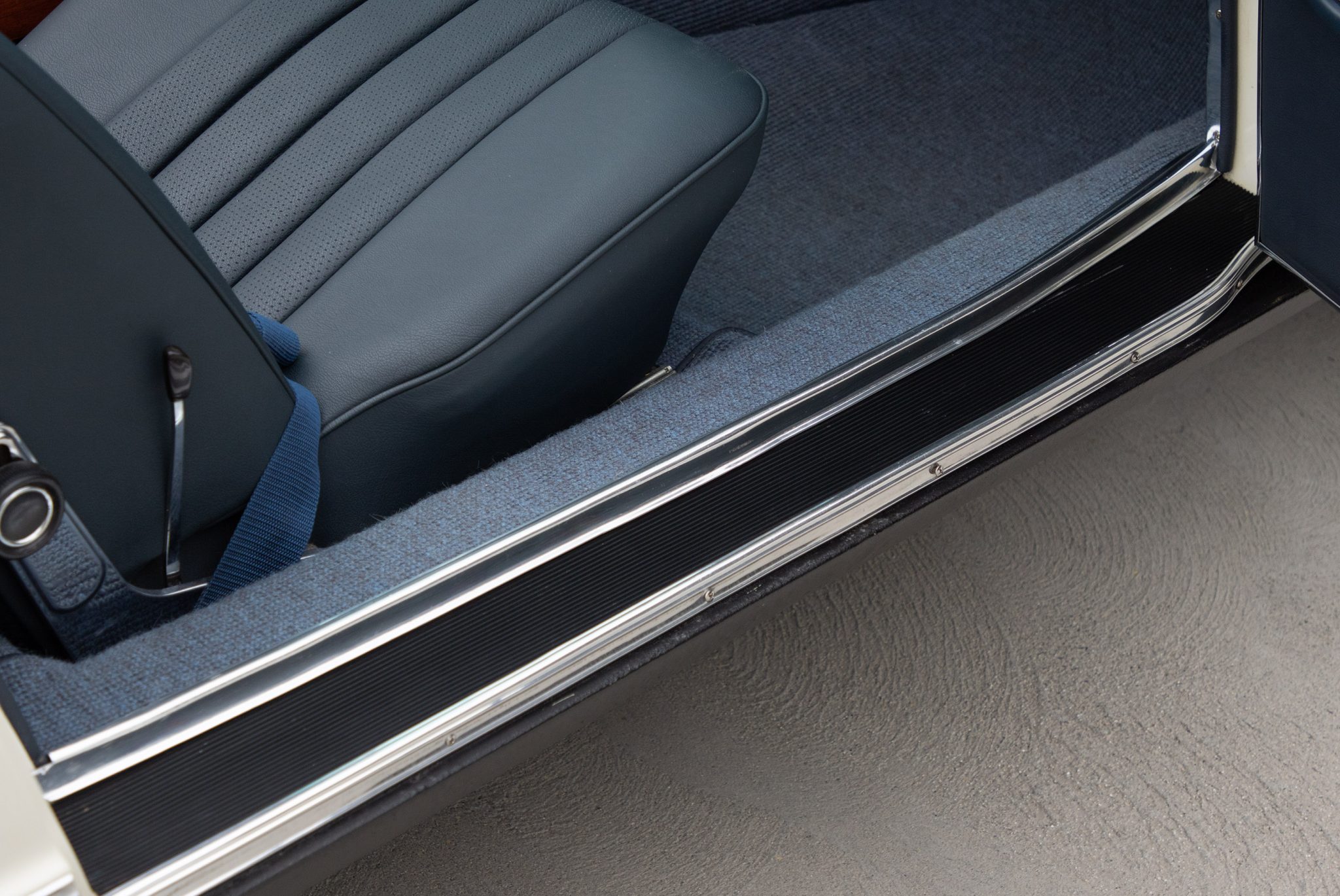 1965 Mercedes-Benz 230SL - Interior