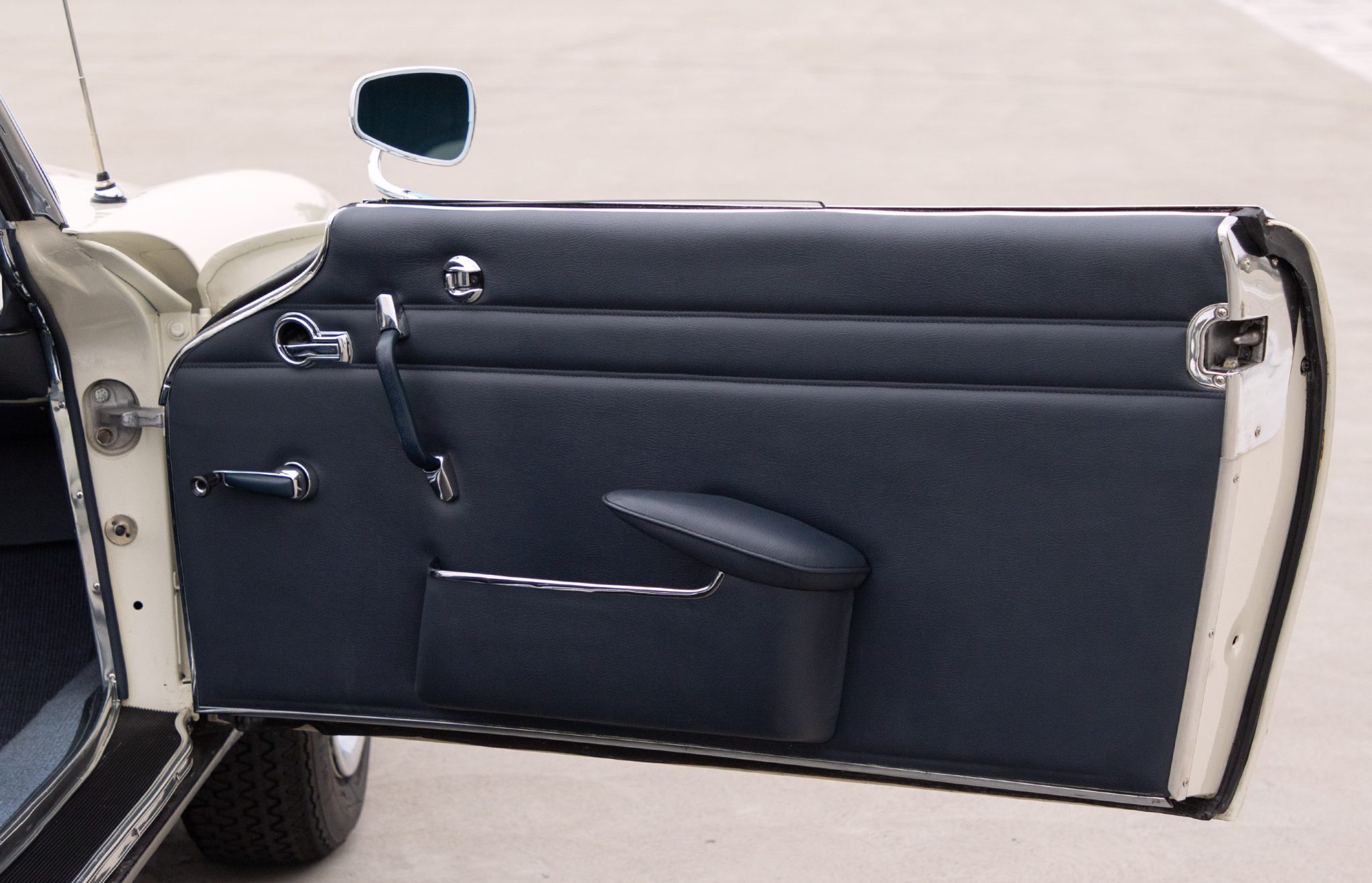 1965 Mercedes-Benz 230SL - Interior