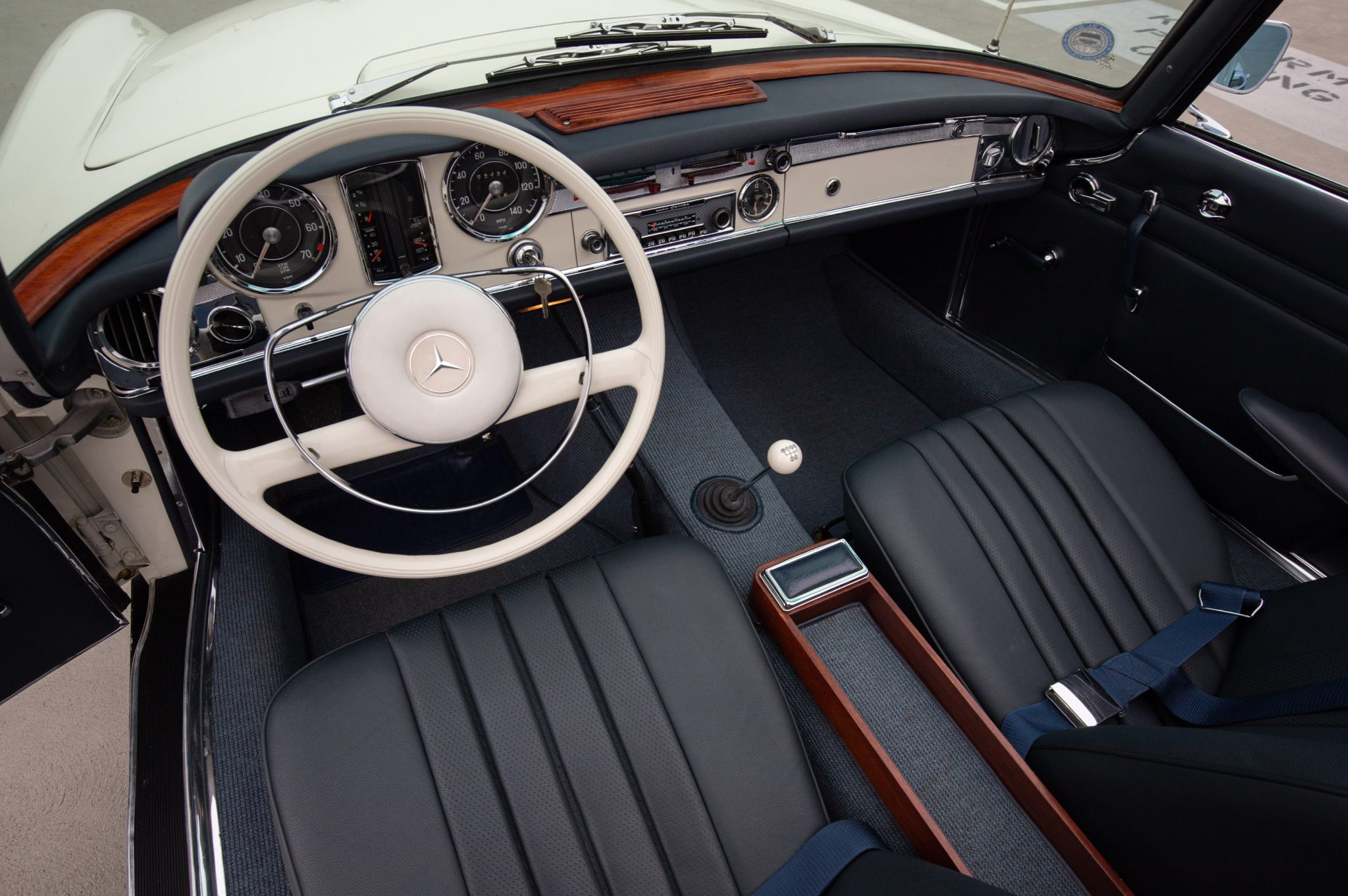 1965 Mercedes-Benz 230SL - Interior