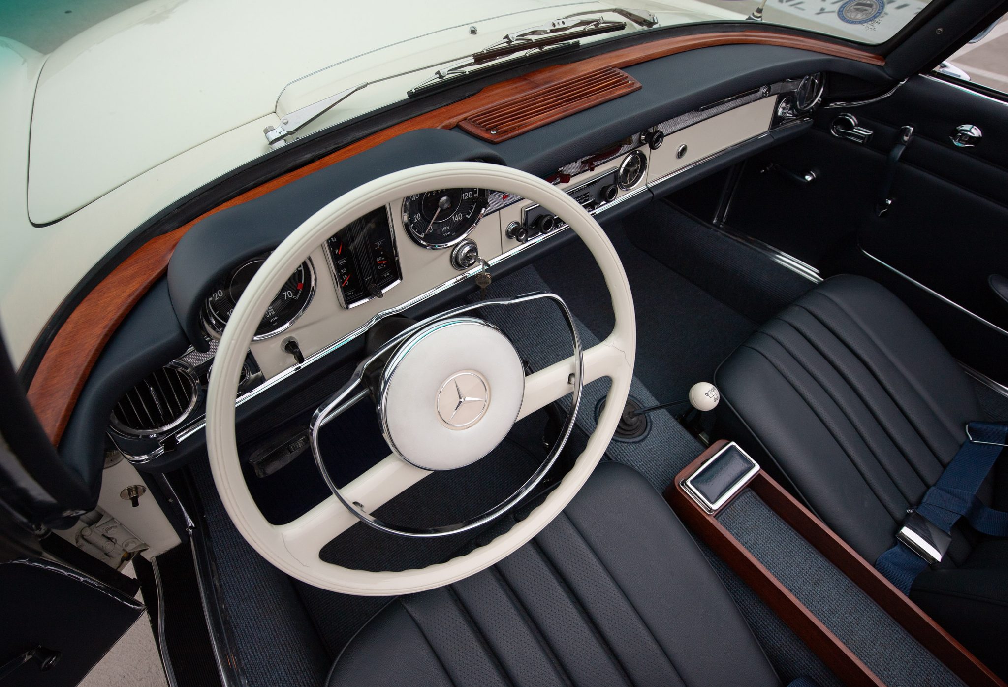 1965 Mercedes-Benz 230SL - Interior