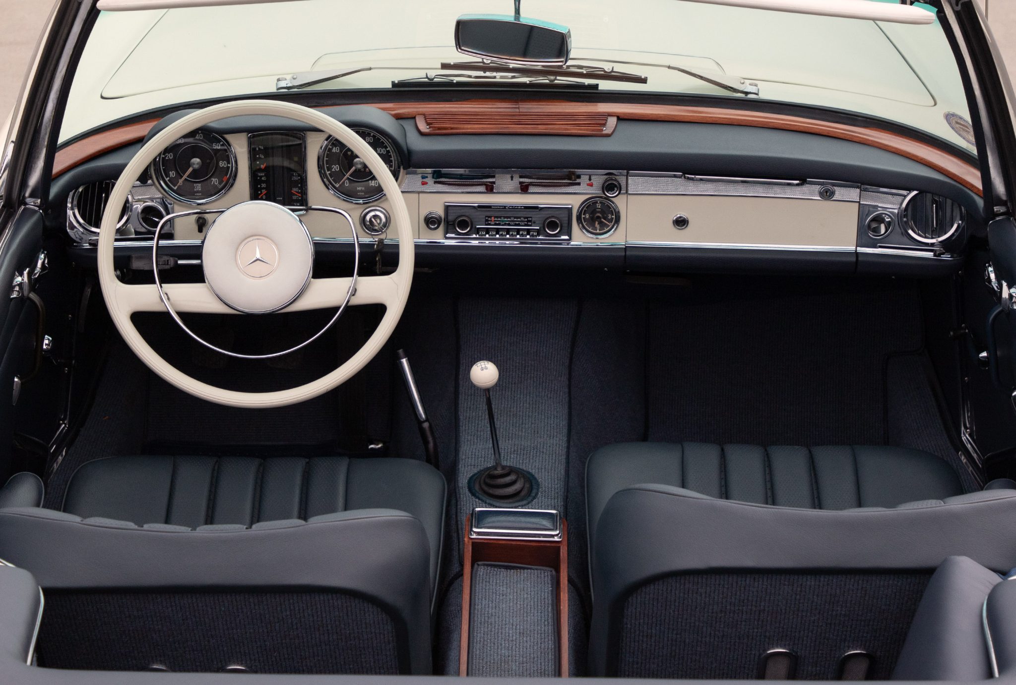 1965 Mercedes-Benz 230SL - Interior