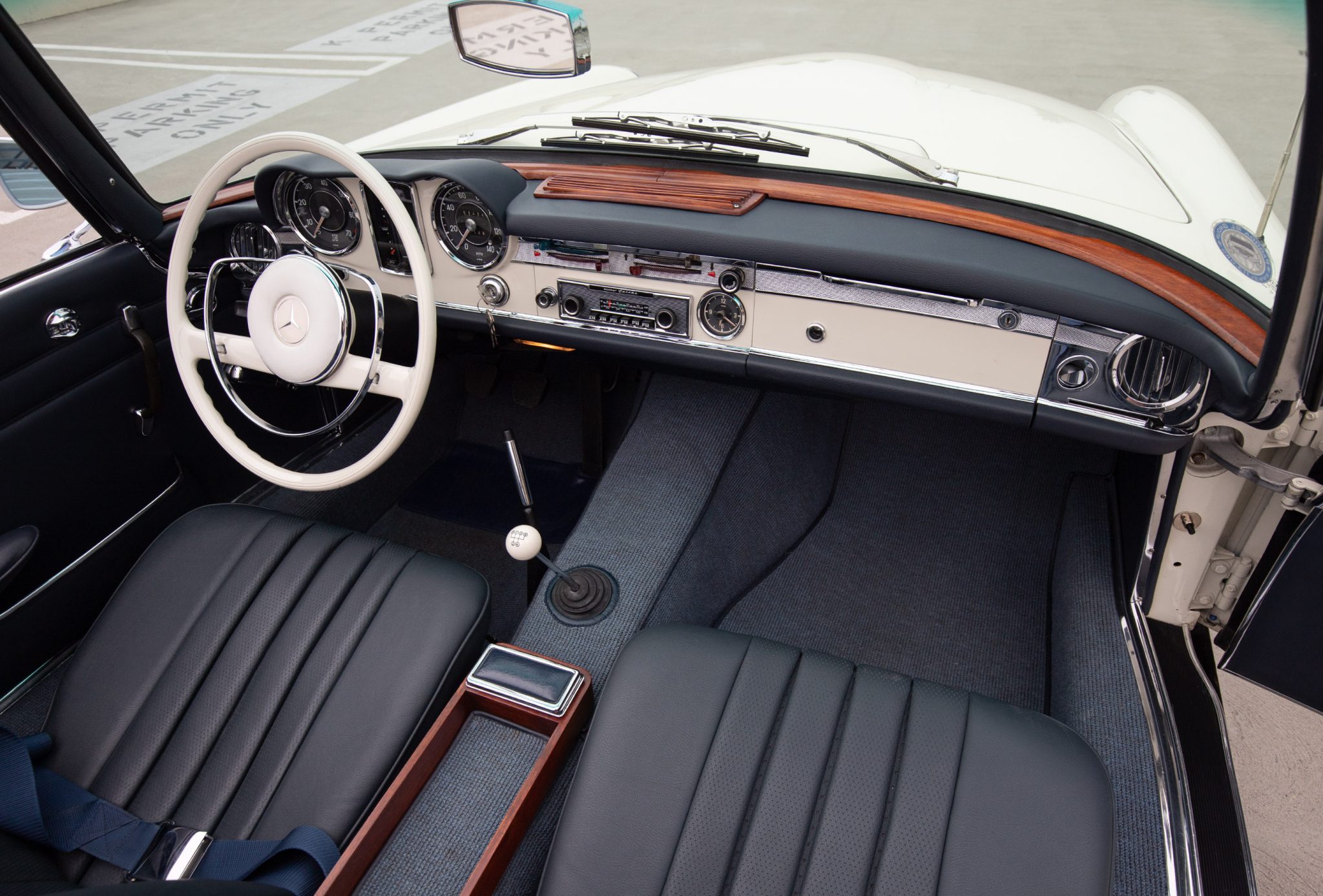 1965 Mercedes-Benz 230SL - Interior