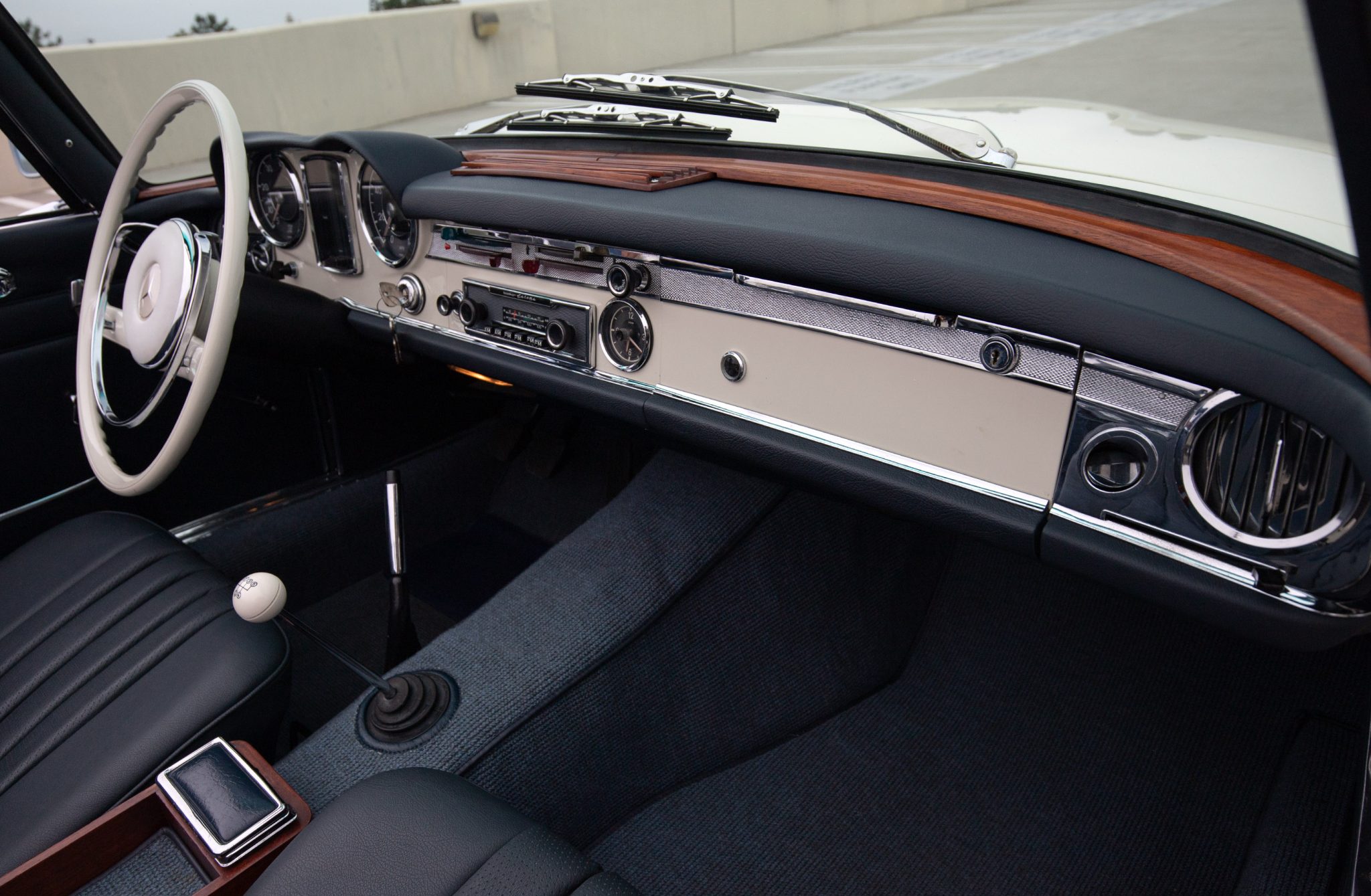 1965 Mercedes-Benz 230SL - Interior