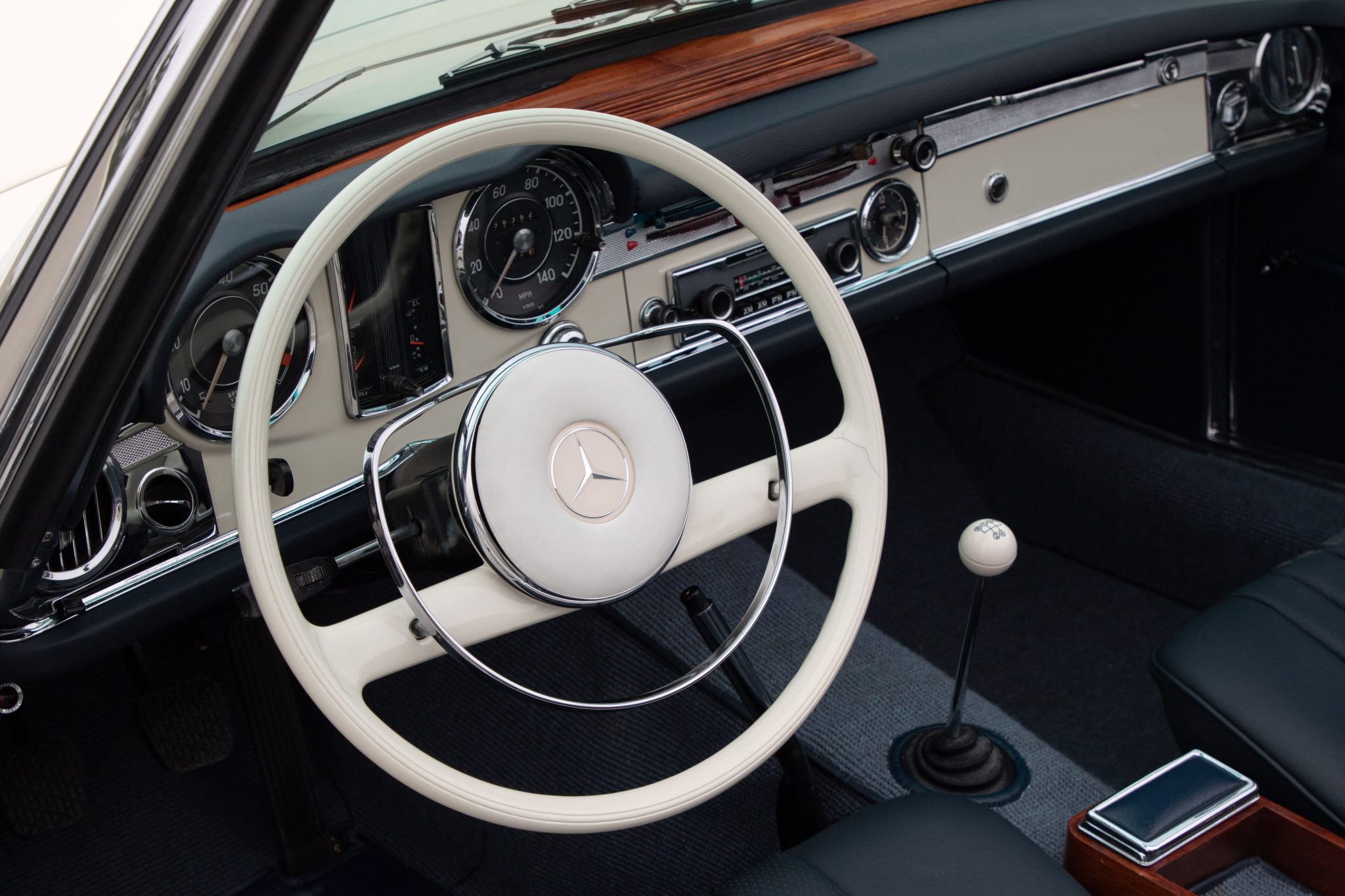 1965 Mercedes-Benz 230SL - Interior
