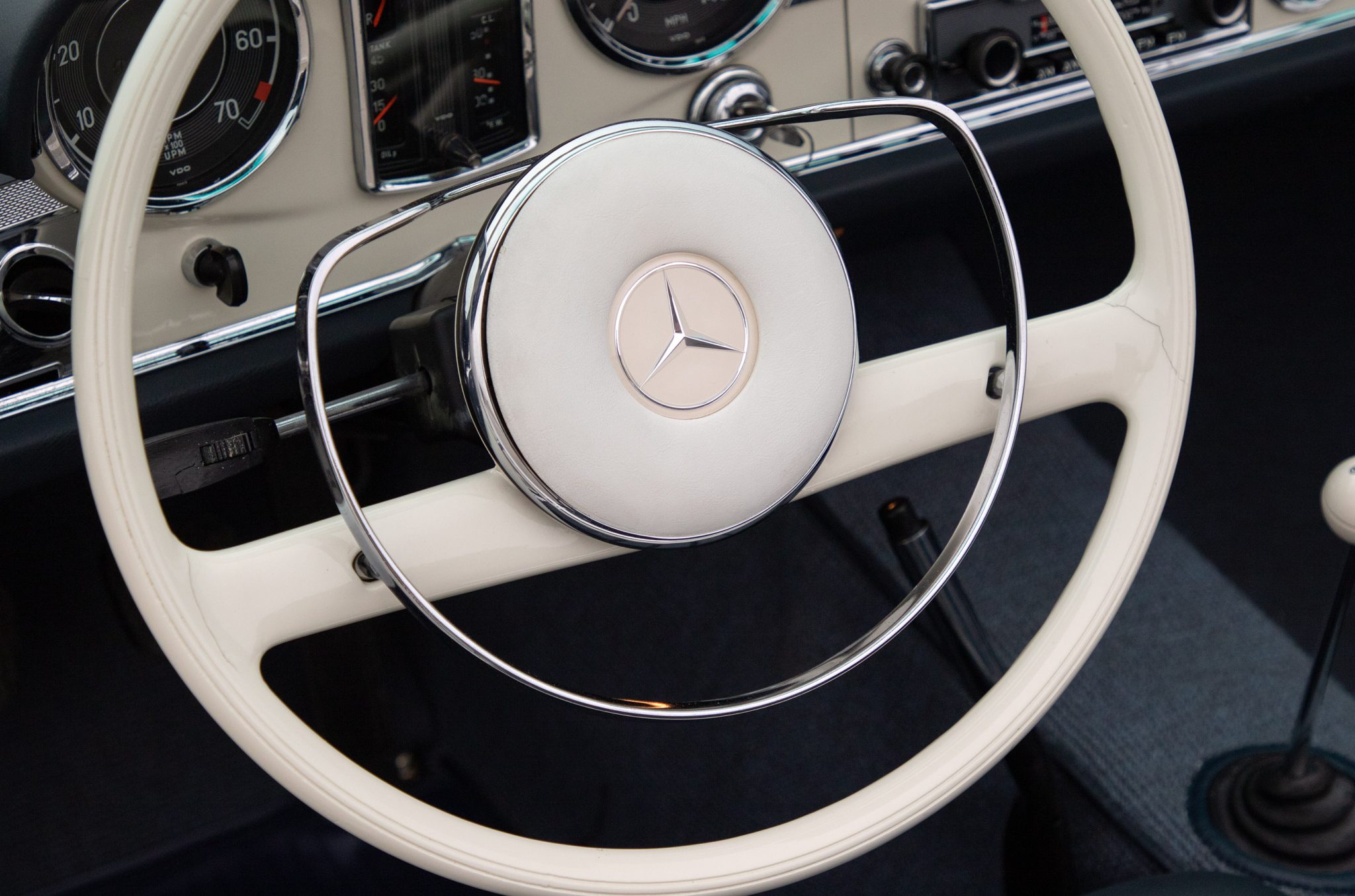 1965 Mercedes-Benz 230SL - Interior