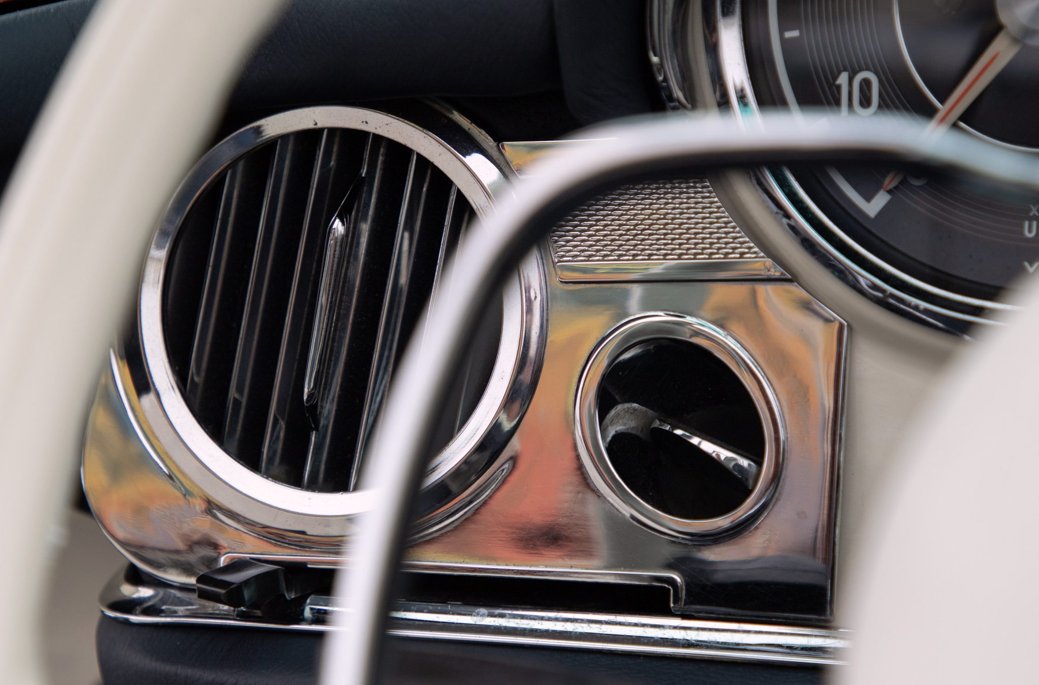 1965 Mercedes-Benz 230SL - Interior