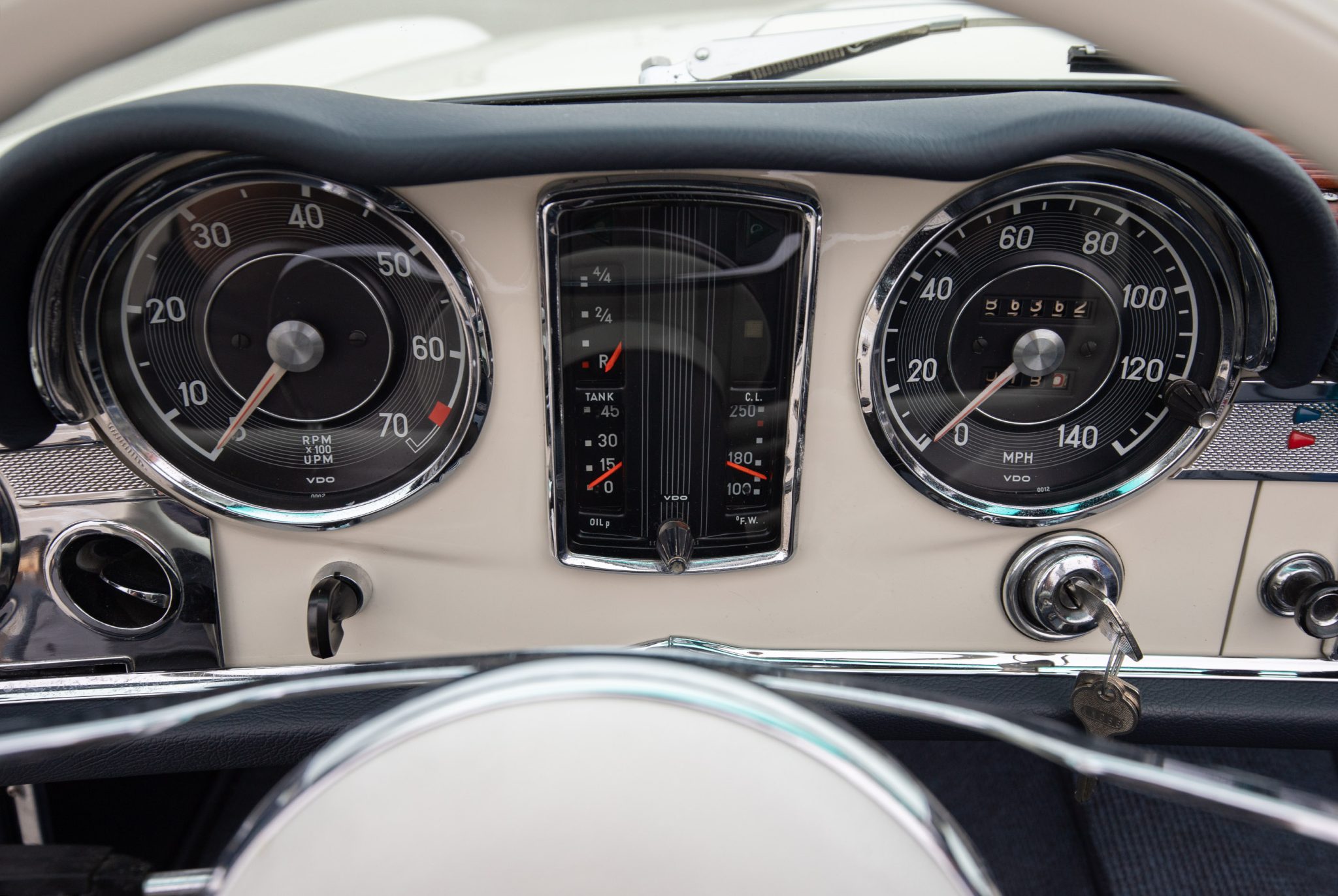 1965 Mercedes-Benz 230SL - Interior