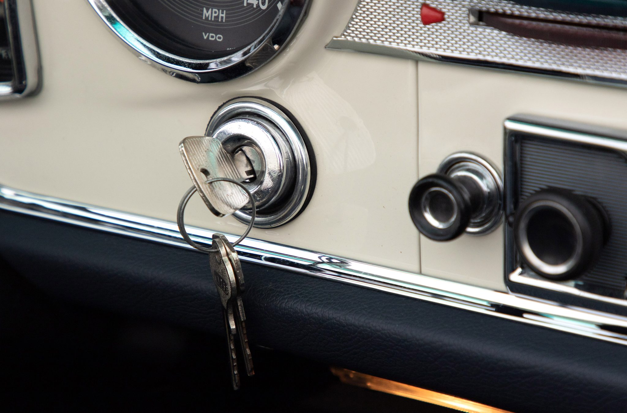 1965 Mercedes-Benz 230SL - Interior