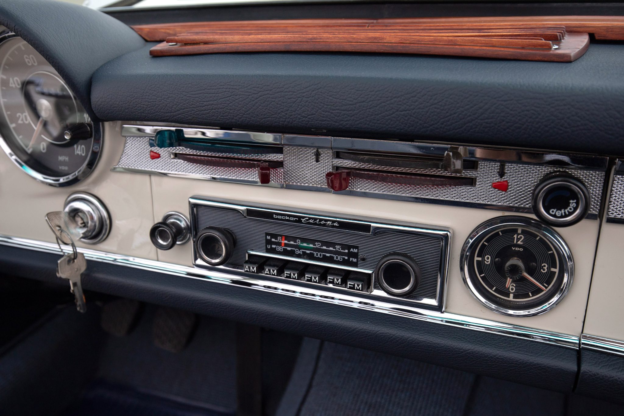 1965 Mercedes-Benz 230SL - Interior