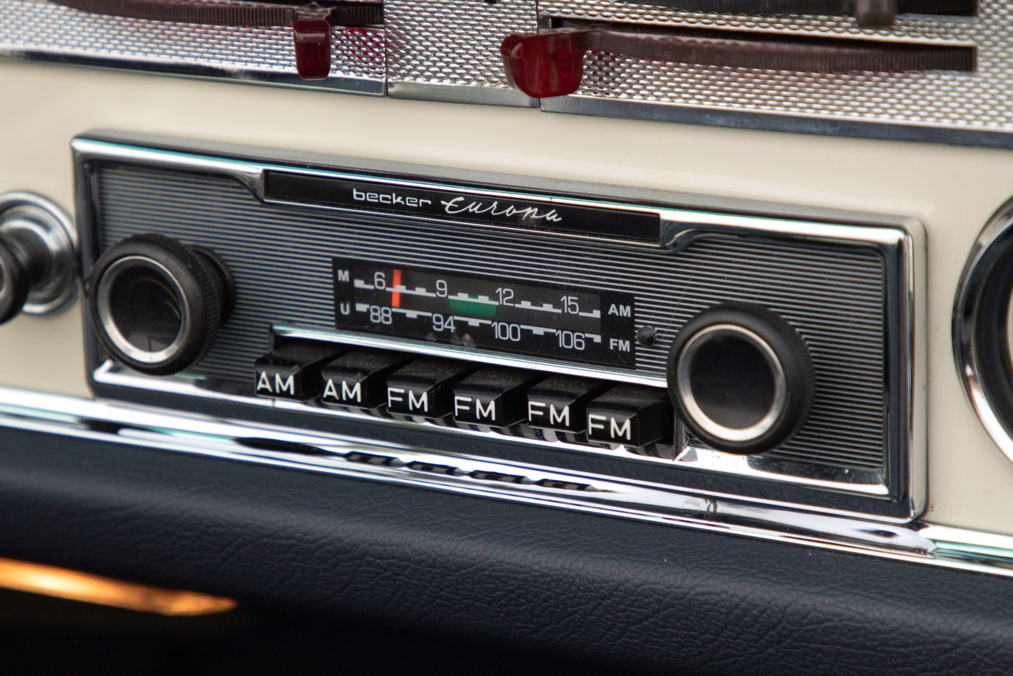 1965 Mercedes-Benz 230SL - Interior