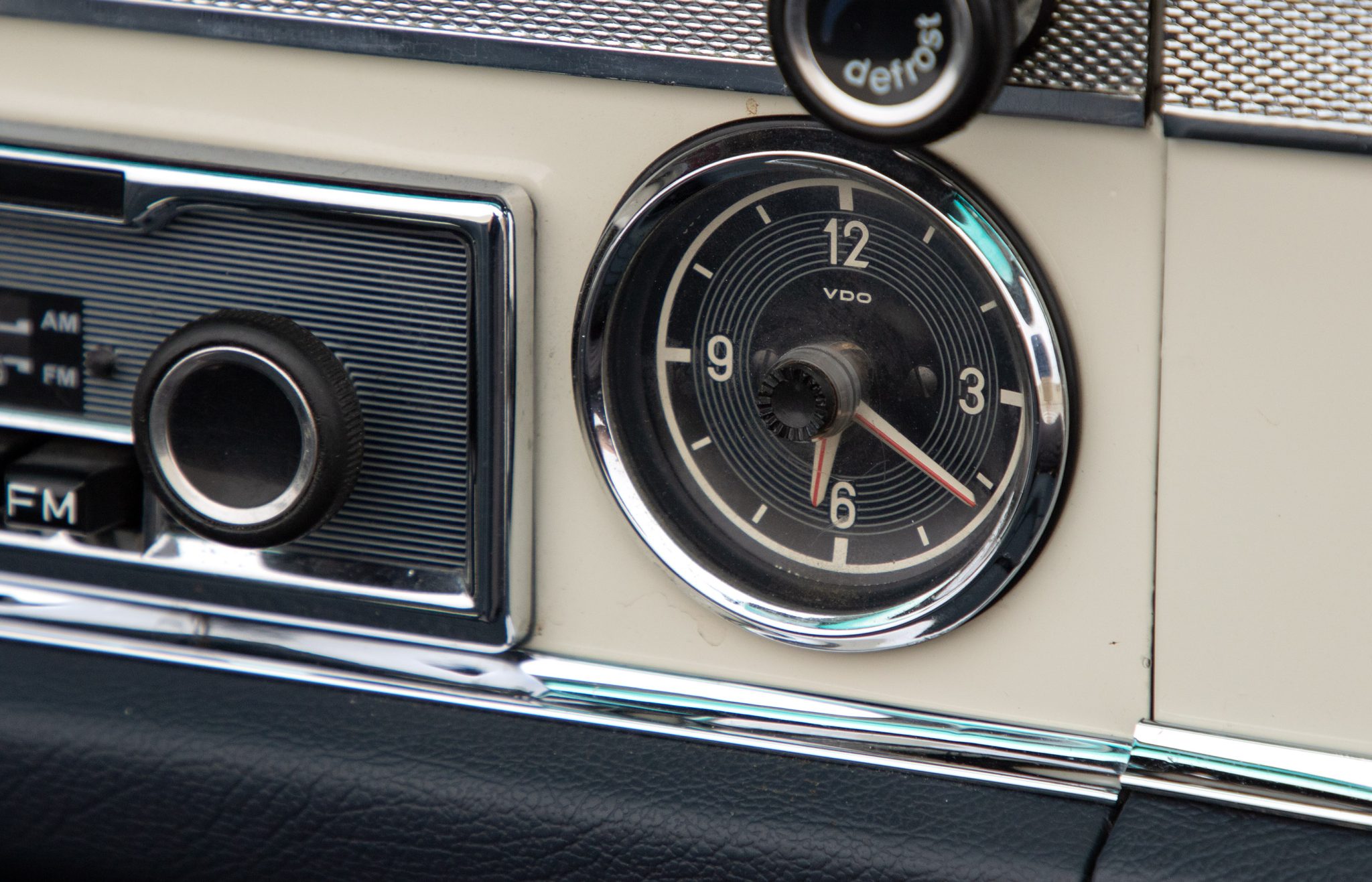 1965 Mercedes-Benz 230SL - Interior