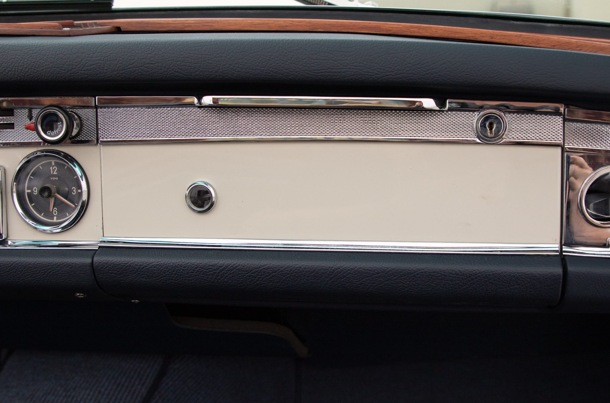 1965 Mercedes-Benz 230SL - Interior
