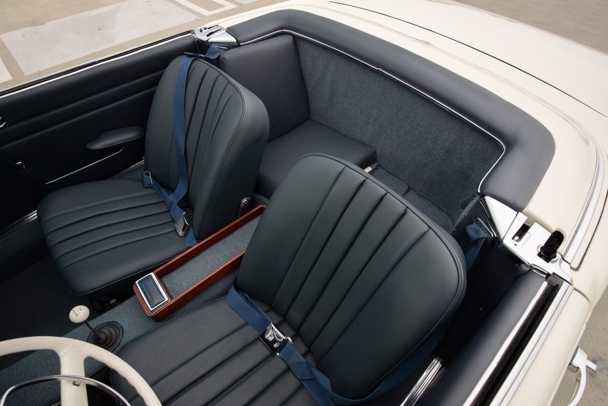 1965 Mercedes-Benz 230SL - Interior