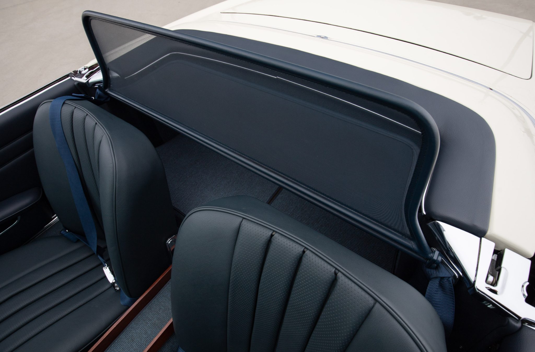 1965 Mercedes-Benz 230SL - Interior