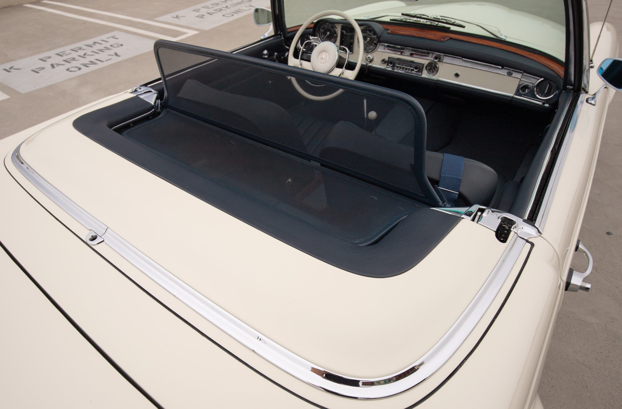 1965 Mercedes-Benz 230SL - Interior