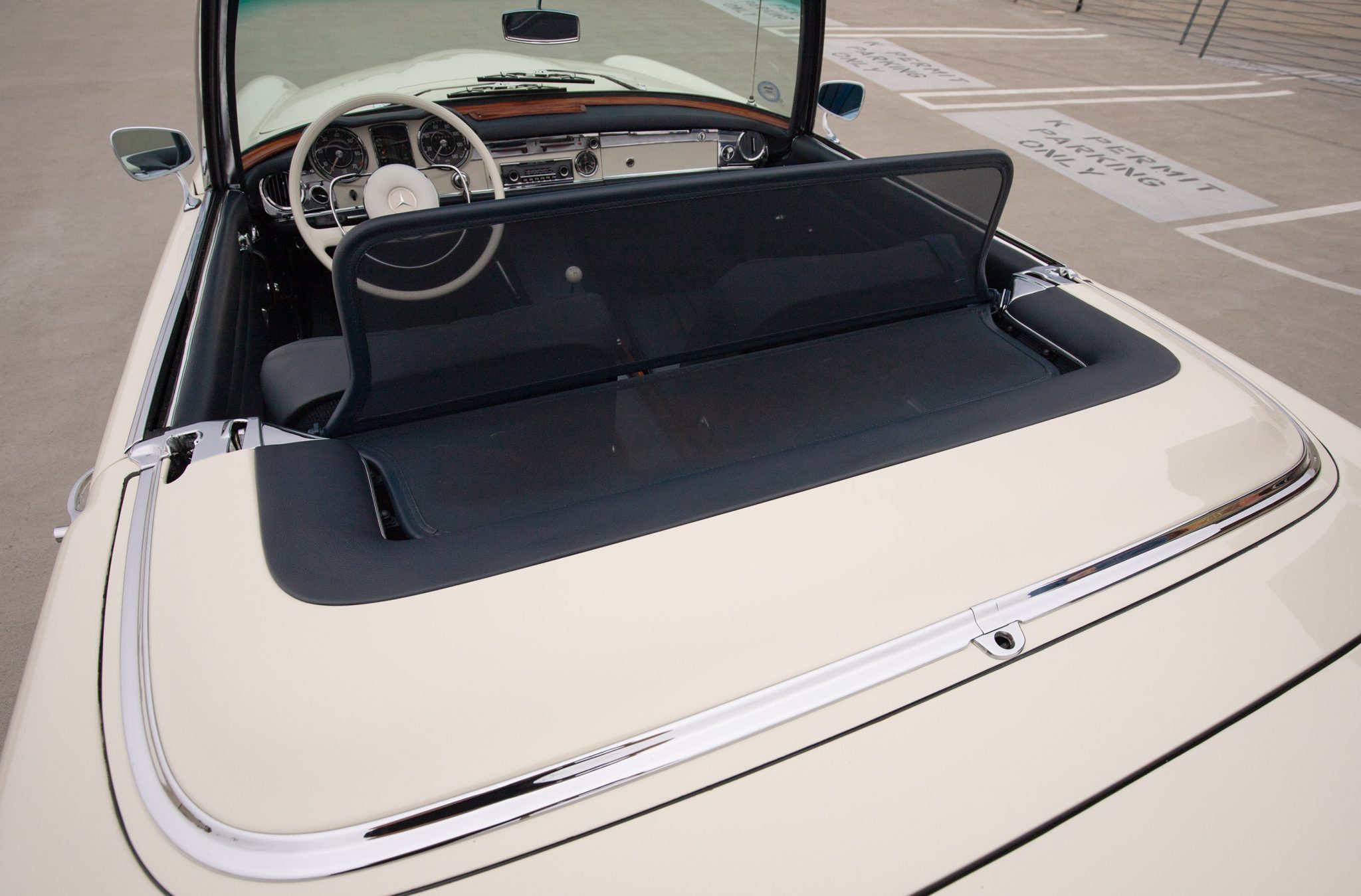 1965 Mercedes-Benz 230SL - Interior