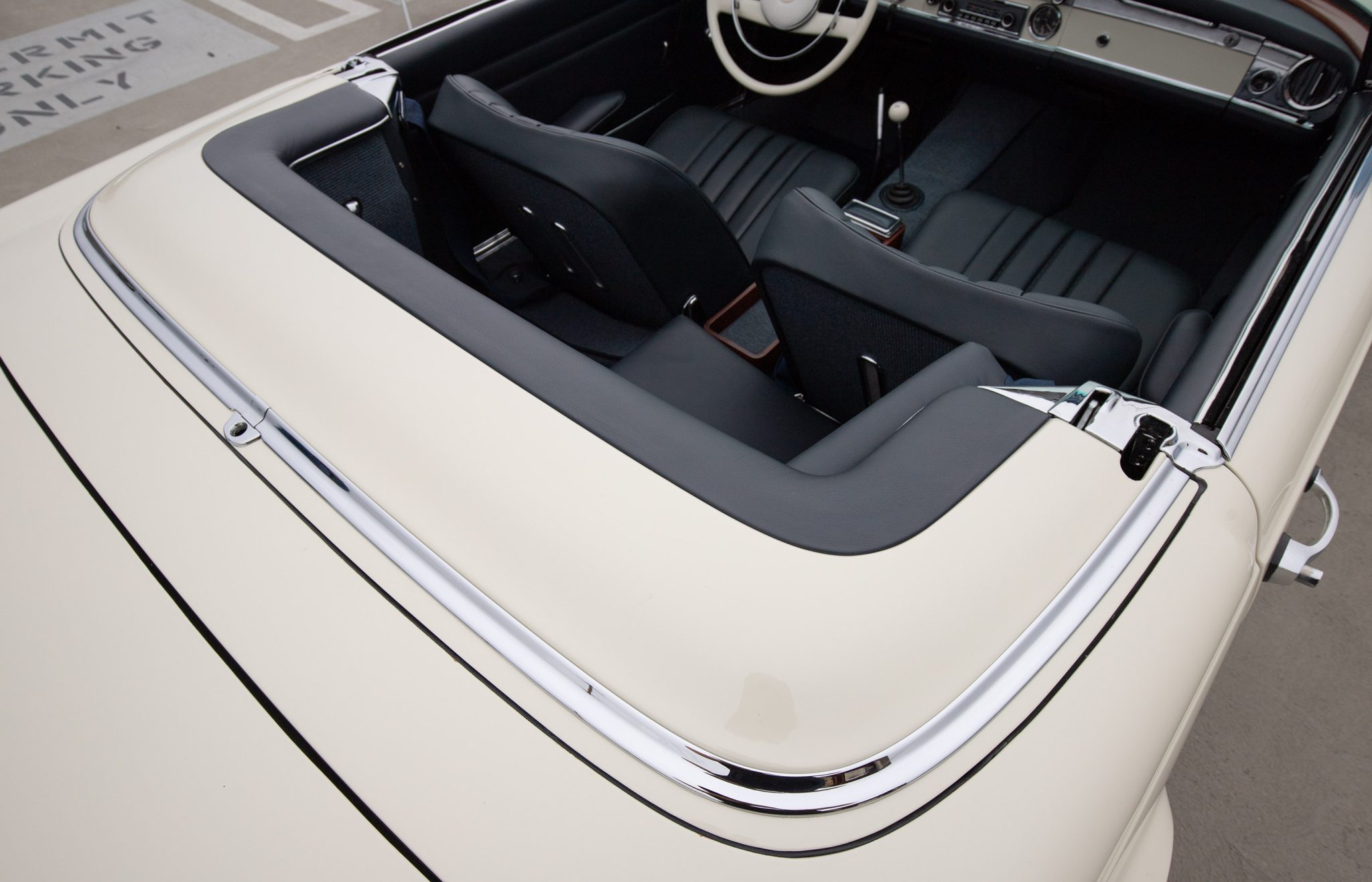 1965 Mercedes-Benz 230SL - Interior
