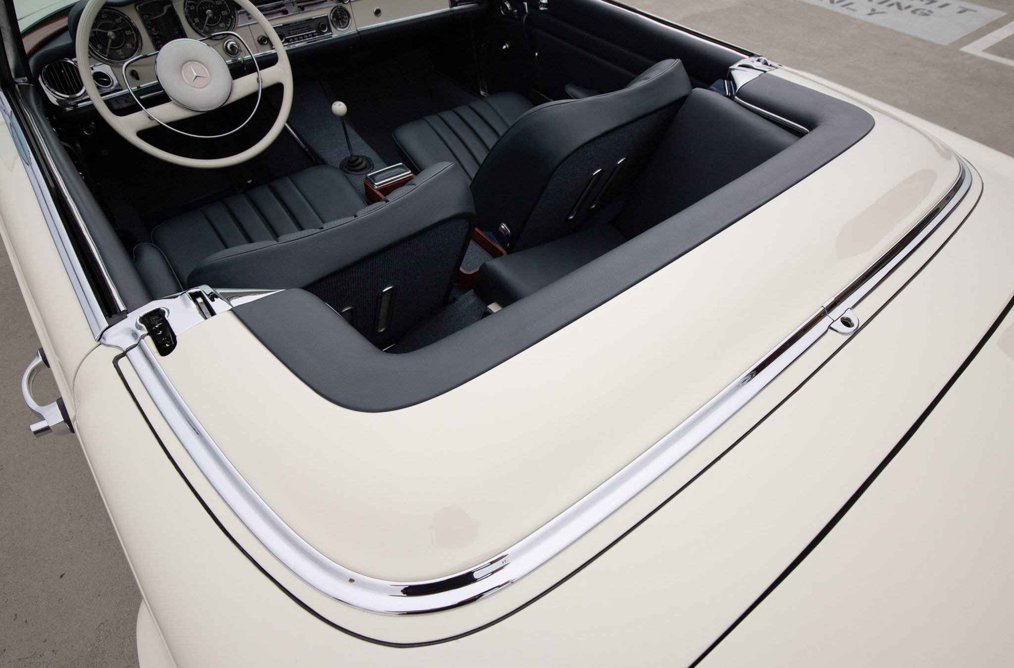 1965 Mercedes-Benz 230SL - Interior