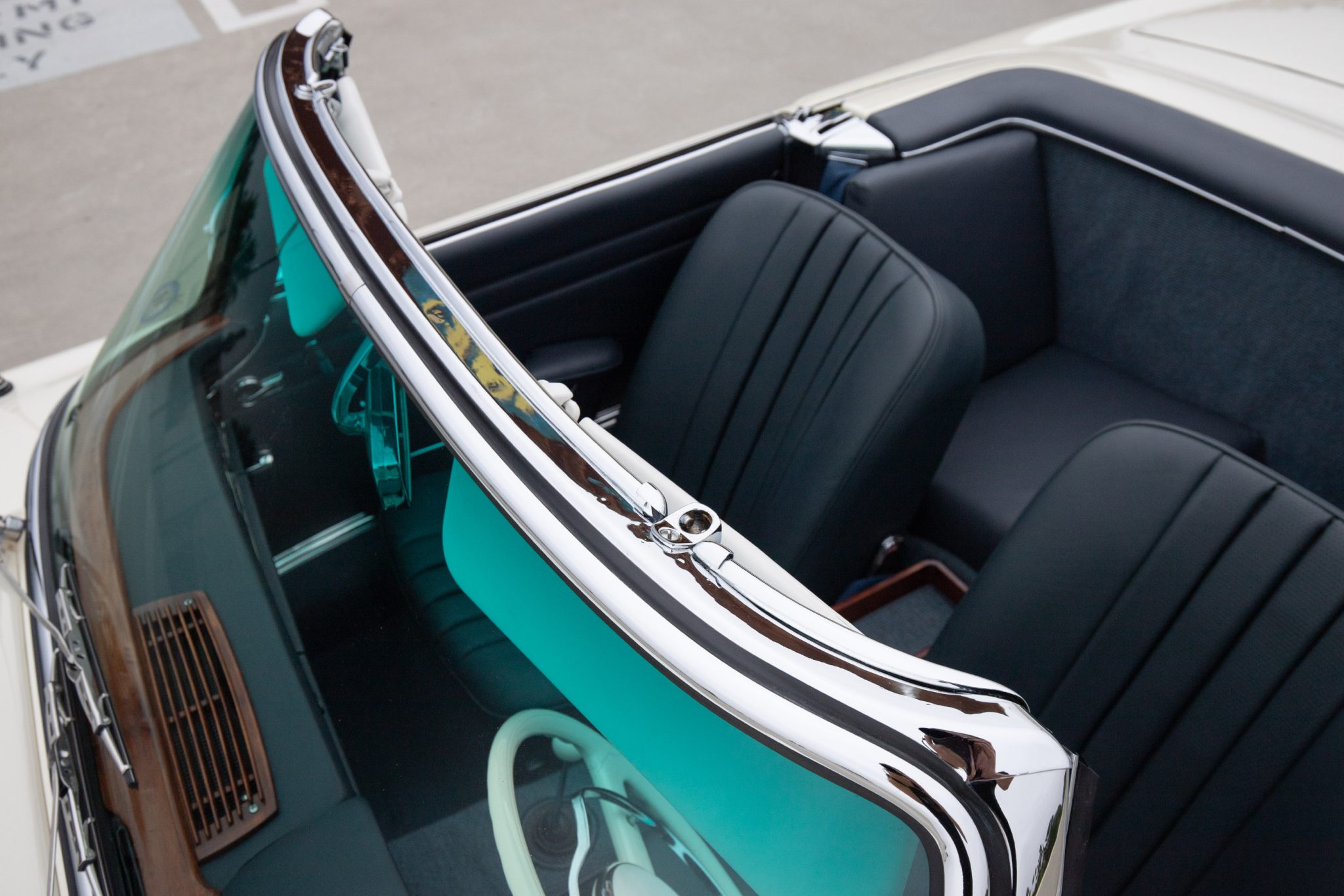 1965 Mercedes-Benz 230SL - Interior