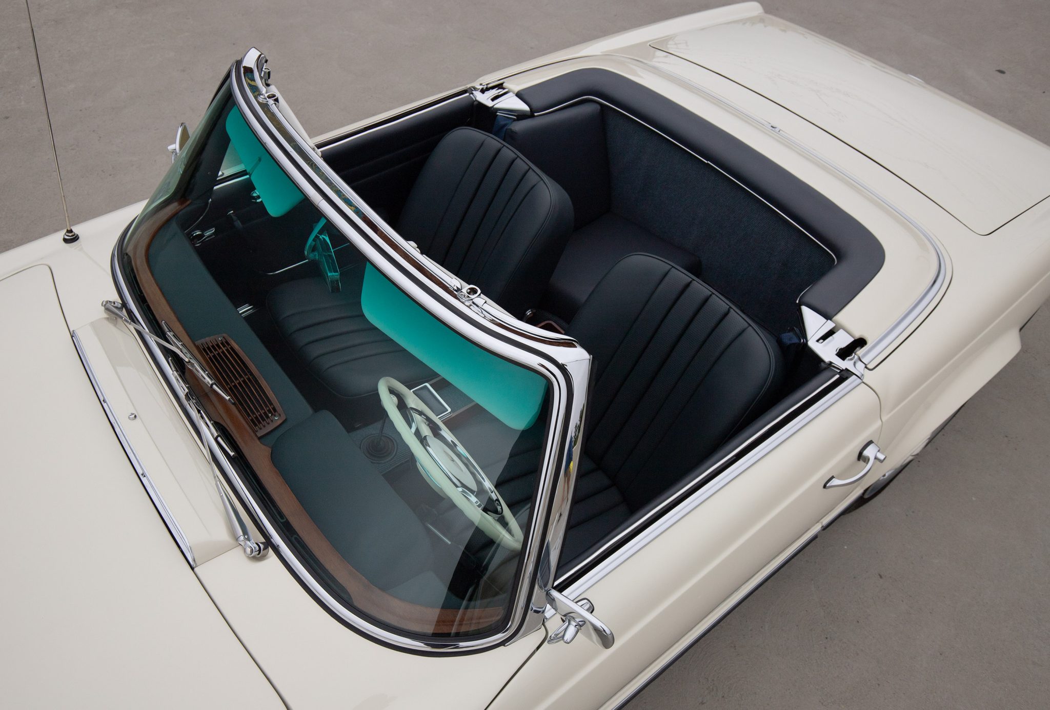 1965 Mercedes-Benz 230SL - Interior