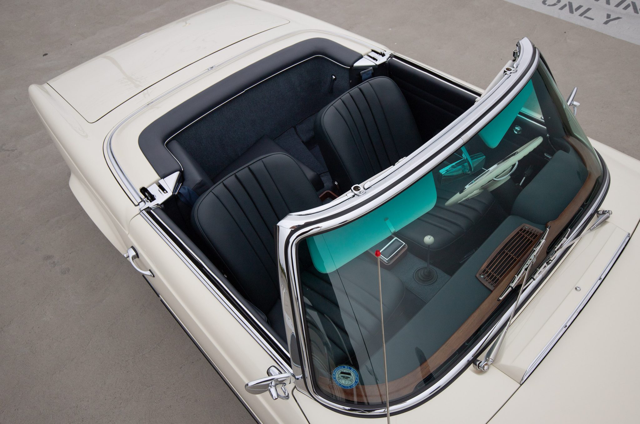 1965 Mercedes-Benz 230SL - Interior