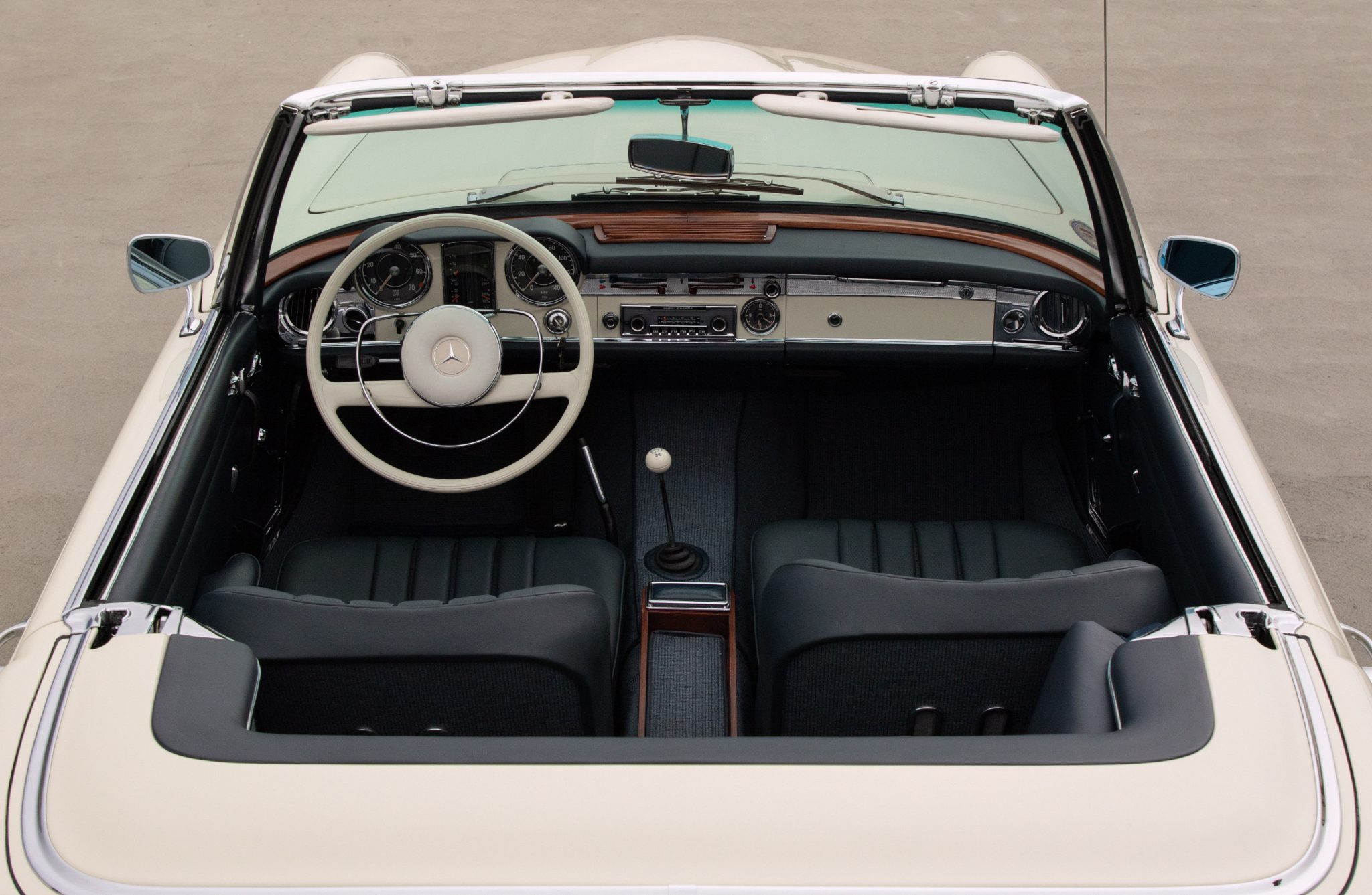 1965 Mercedes-Benz 230SL - Interior