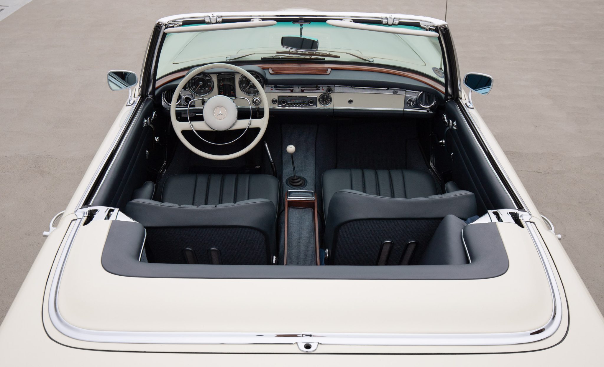 1965 Mercedes-Benz 230SL - Interior