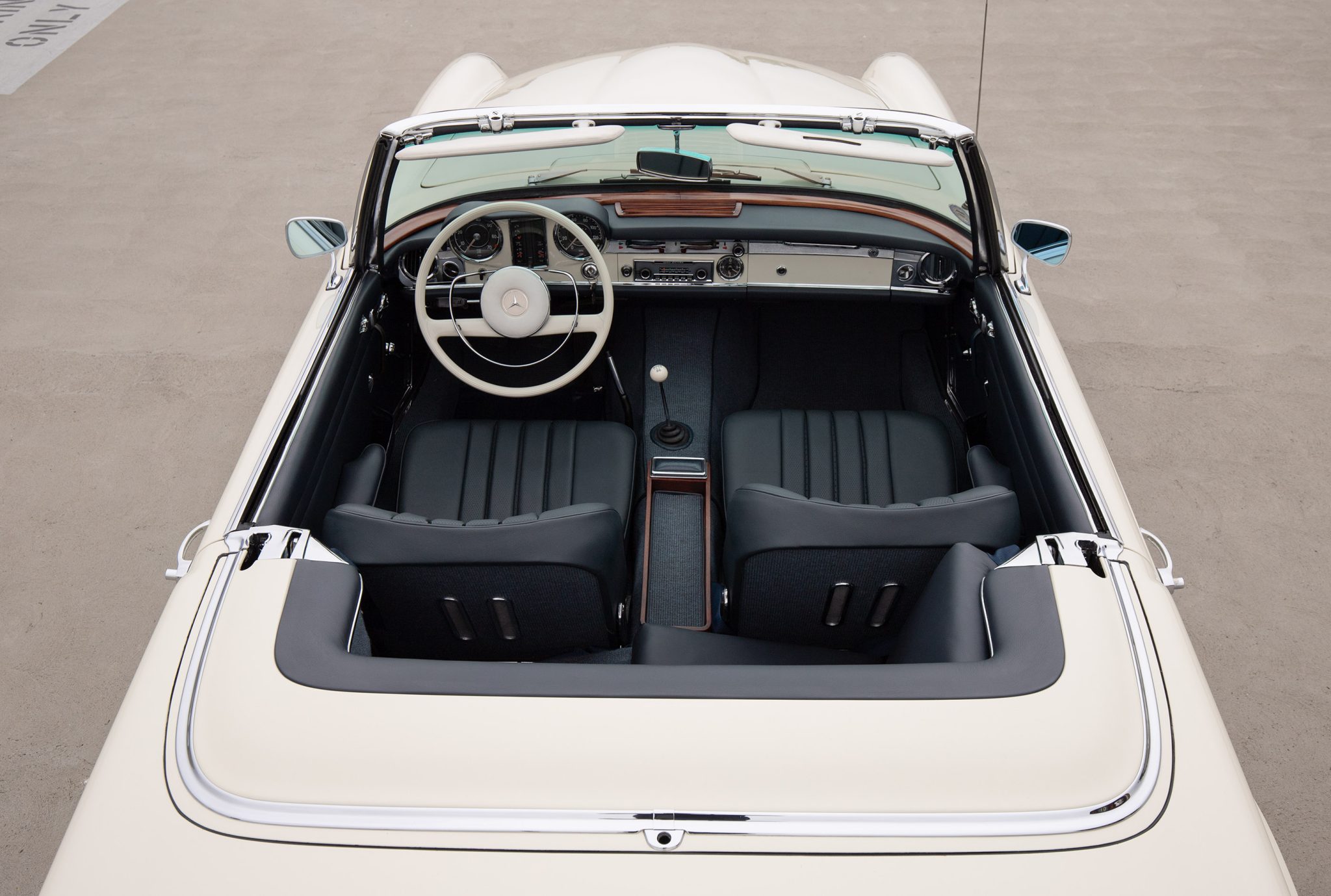 1965 Mercedes-Benz 230SL - Interior