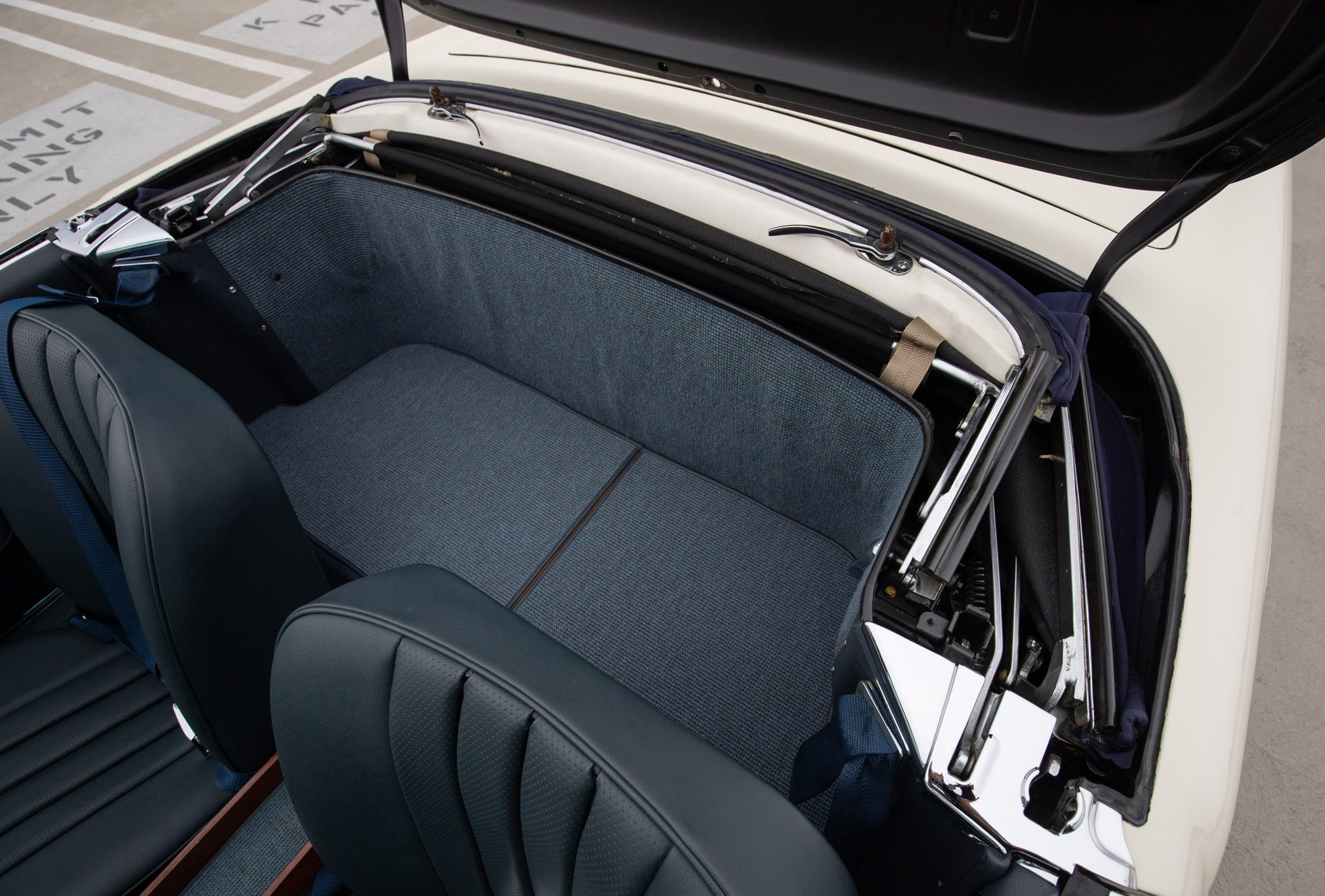 1965 Mercedes-Benz 230SL - Interior
