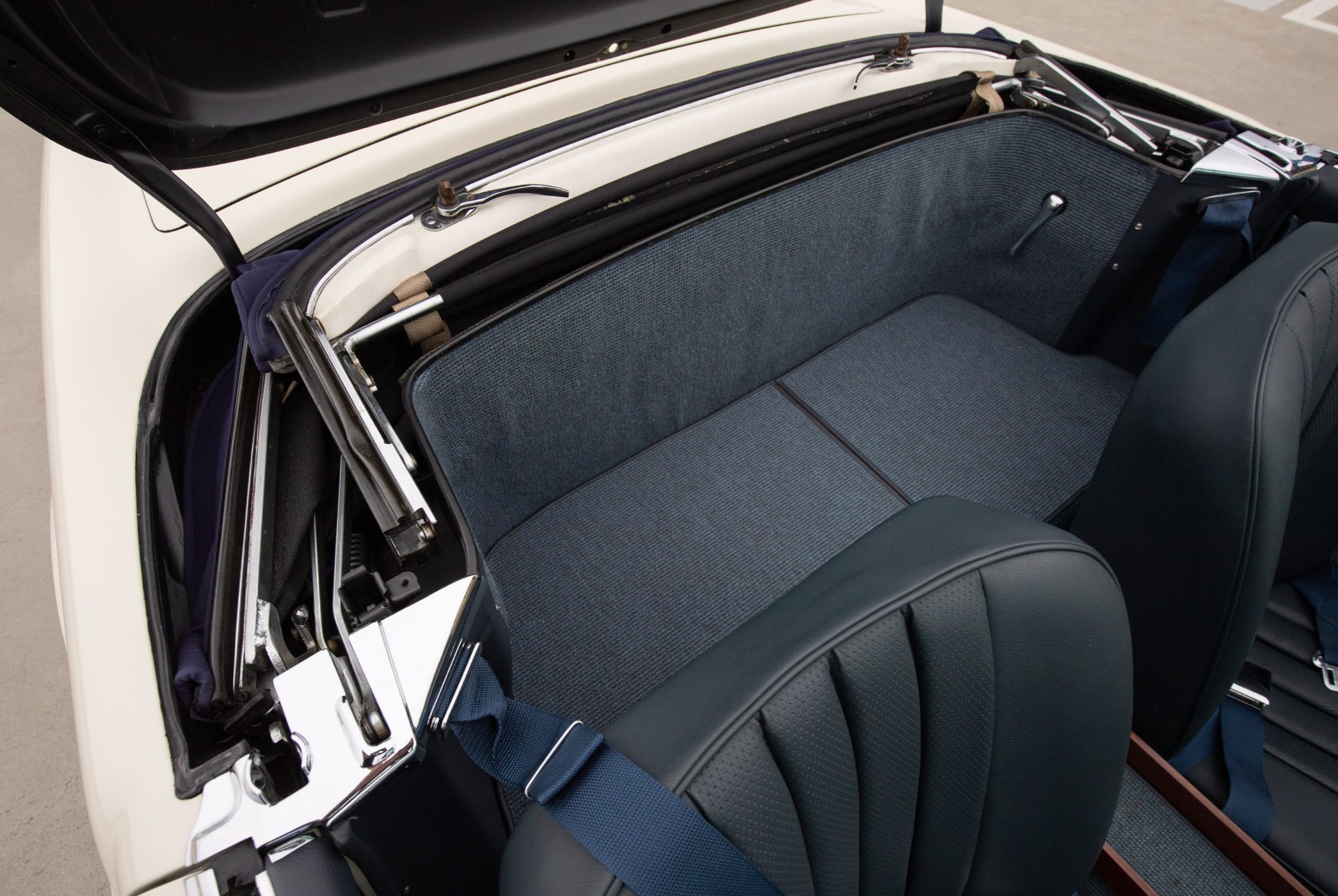 1965 Mercedes-Benz 230SL - Interior