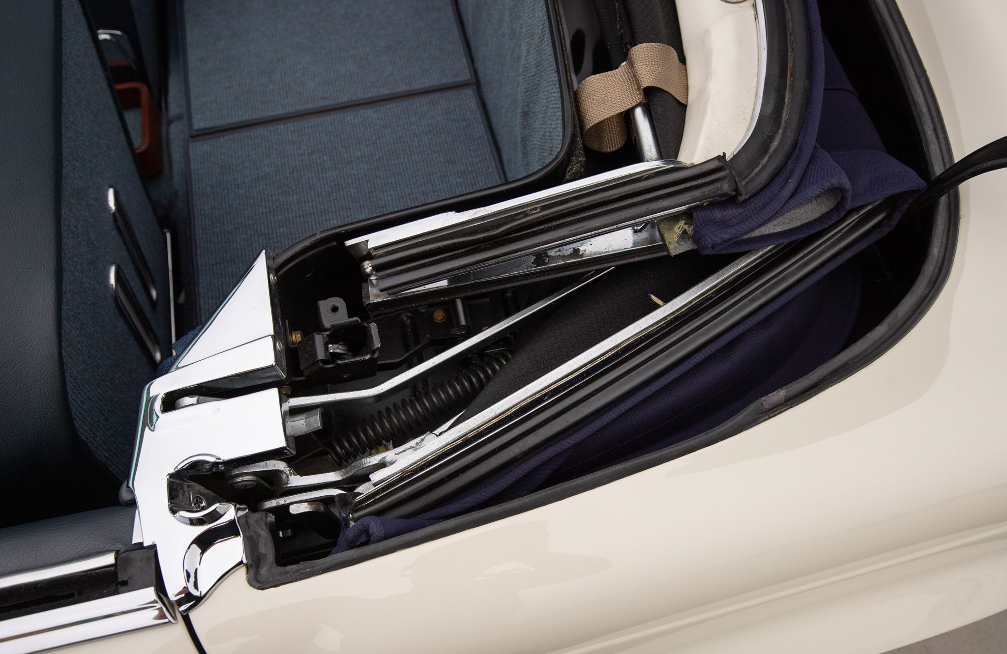 1965 Mercedes-Benz 230SL - Interior