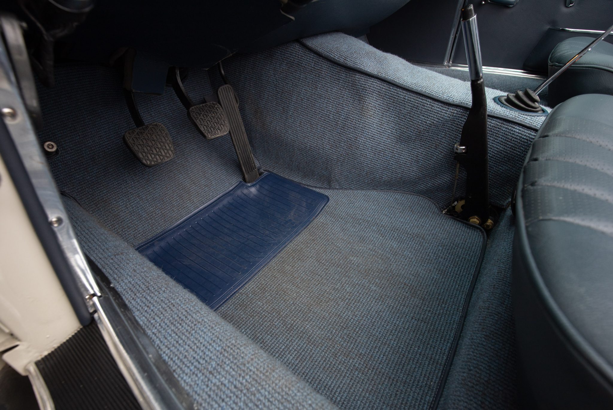 1965 Mercedes-Benz 230SL - Interior