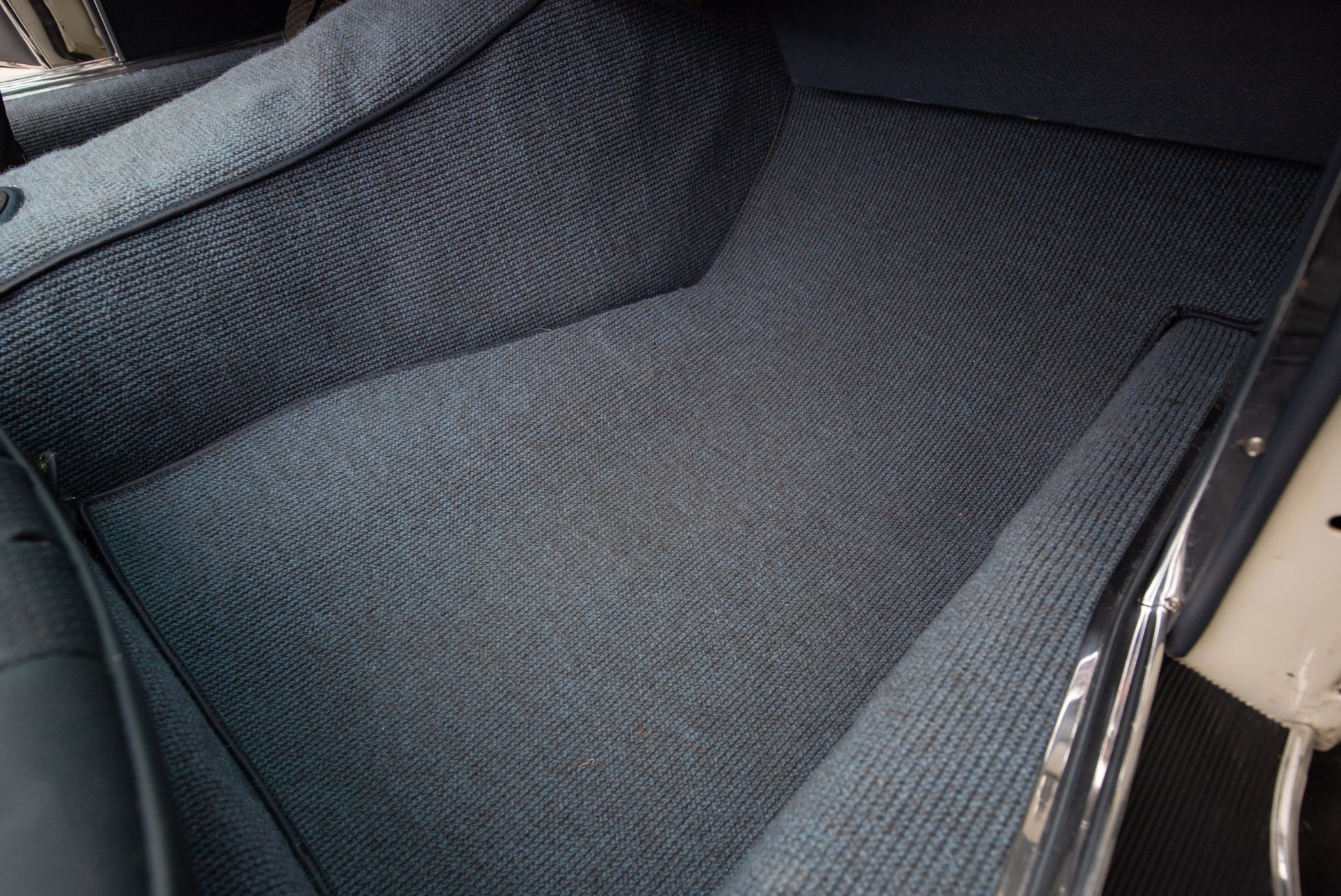1965 Mercedes-Benz 230SL - Interior