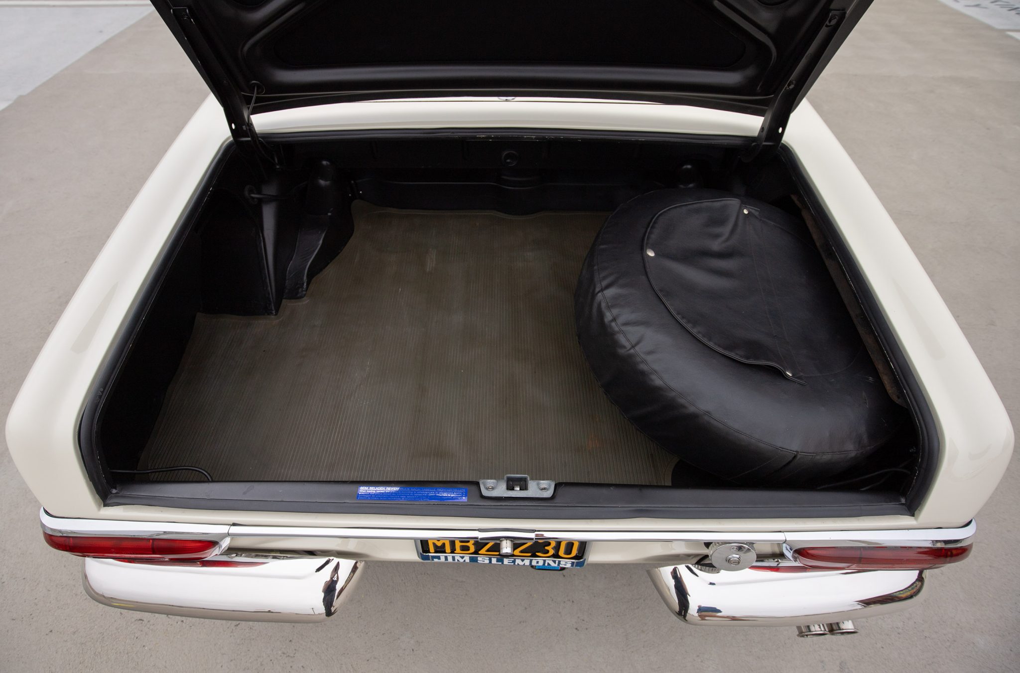 1965 Mercedes-Benz 230SL - Interior