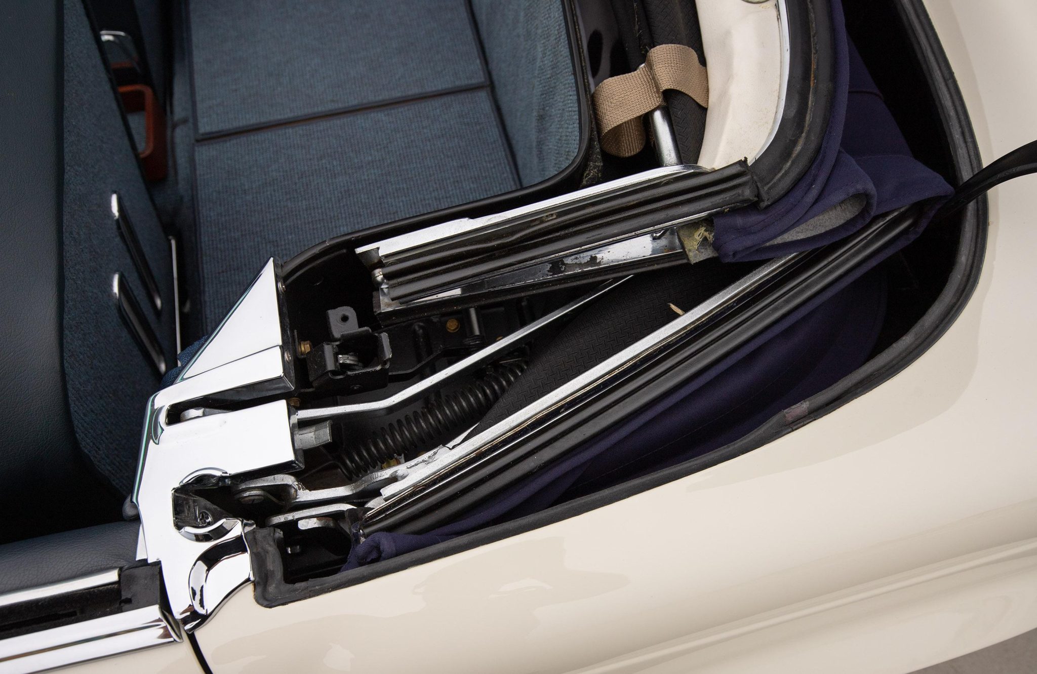 1965 Mercedes-Benz 230SL - Interior