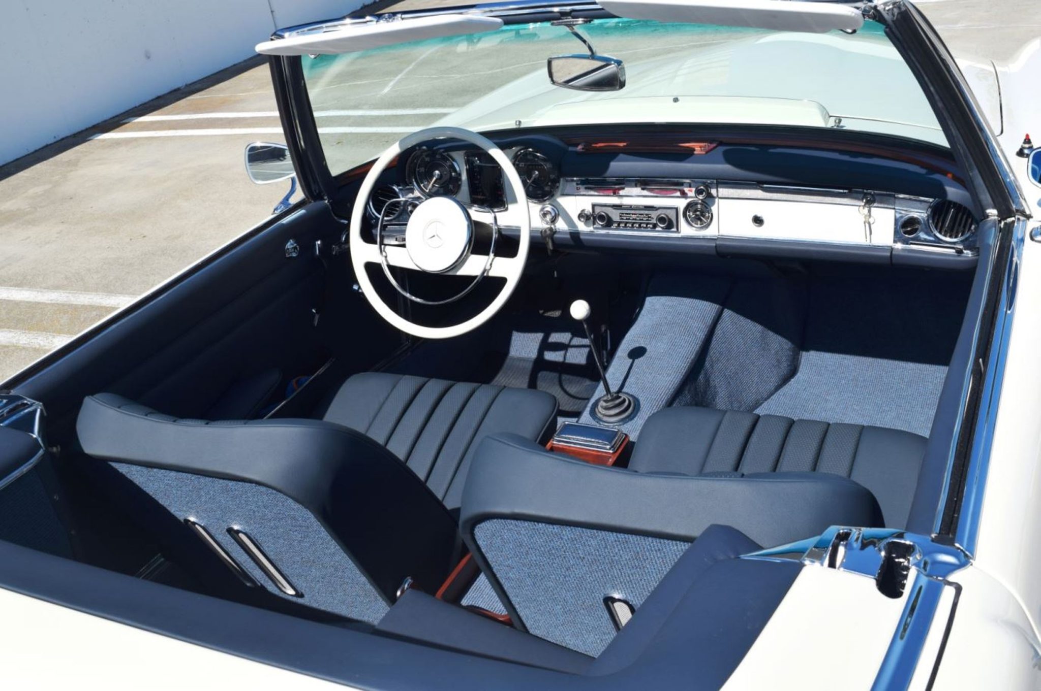 1965 Mercedes-Benz 230SL - Interior