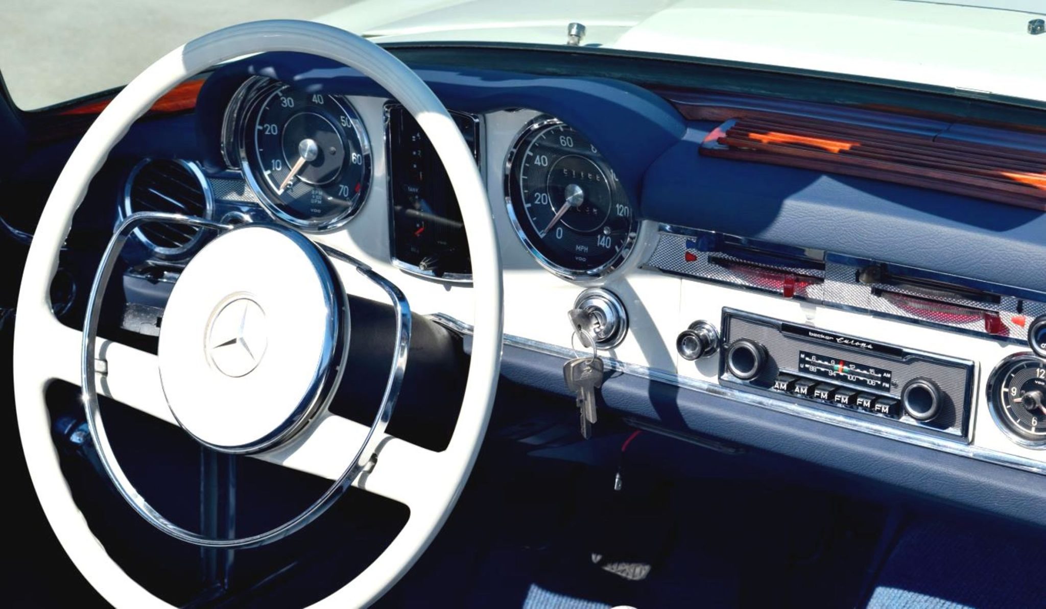 1965 Mercedes-Benz 230SL - Interior