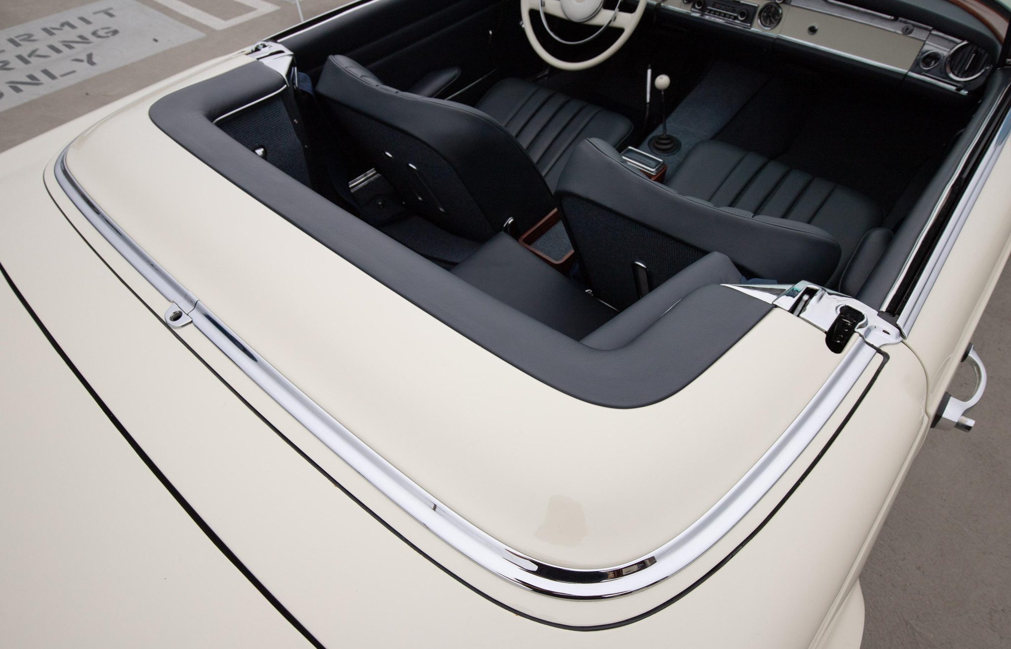 1965 Mercedes-Benz 230SL - Interior