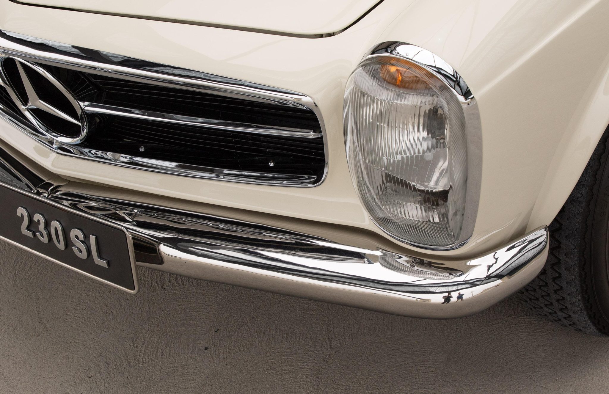 1965 Mercedes-Benz 230SL - Interior