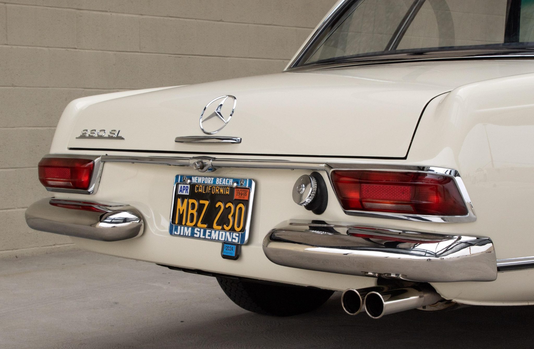 1965 Mercedes-Benz 230SL - Interior