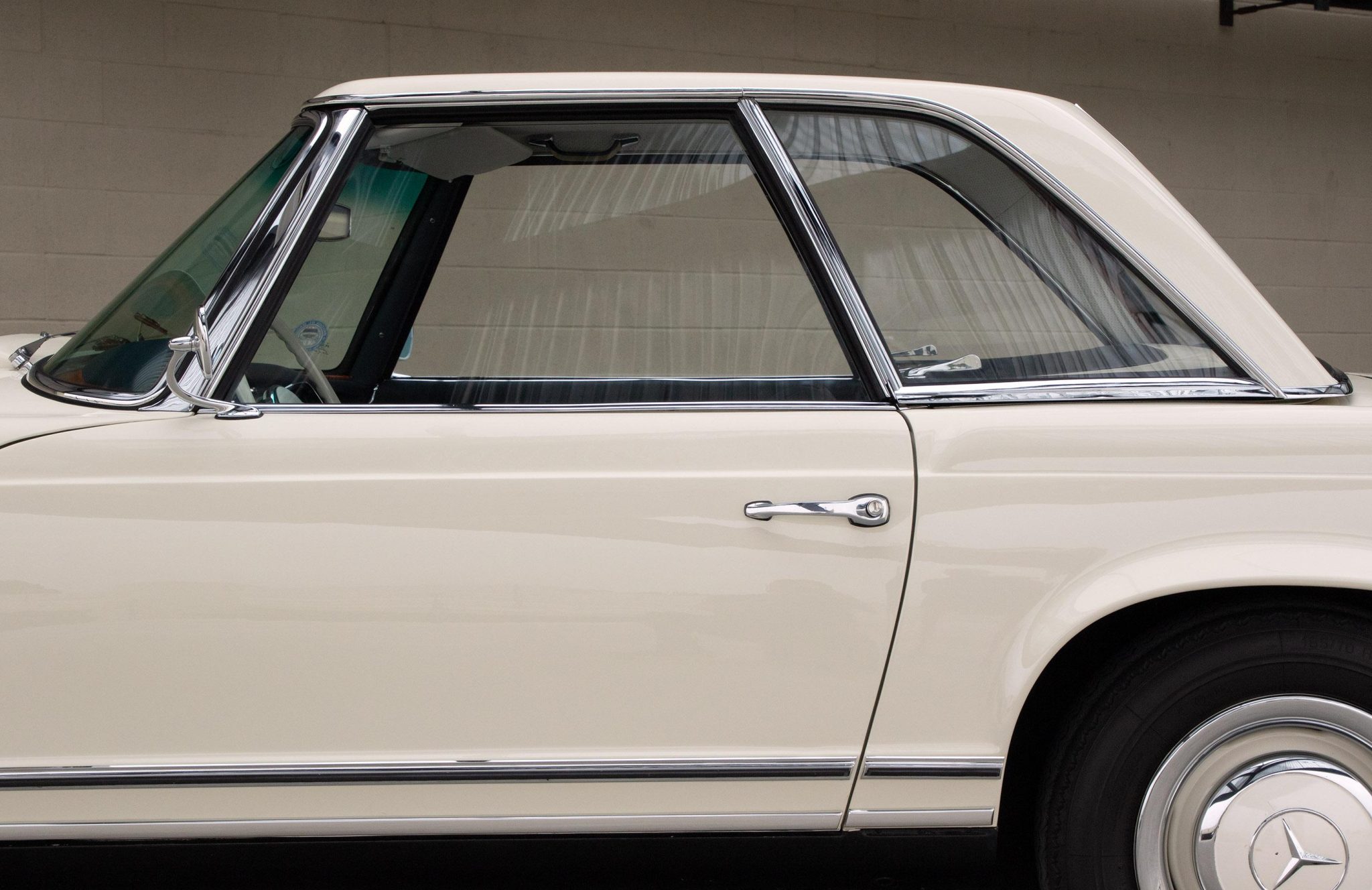 1965 Mercedes-Benz 230SL - Interior