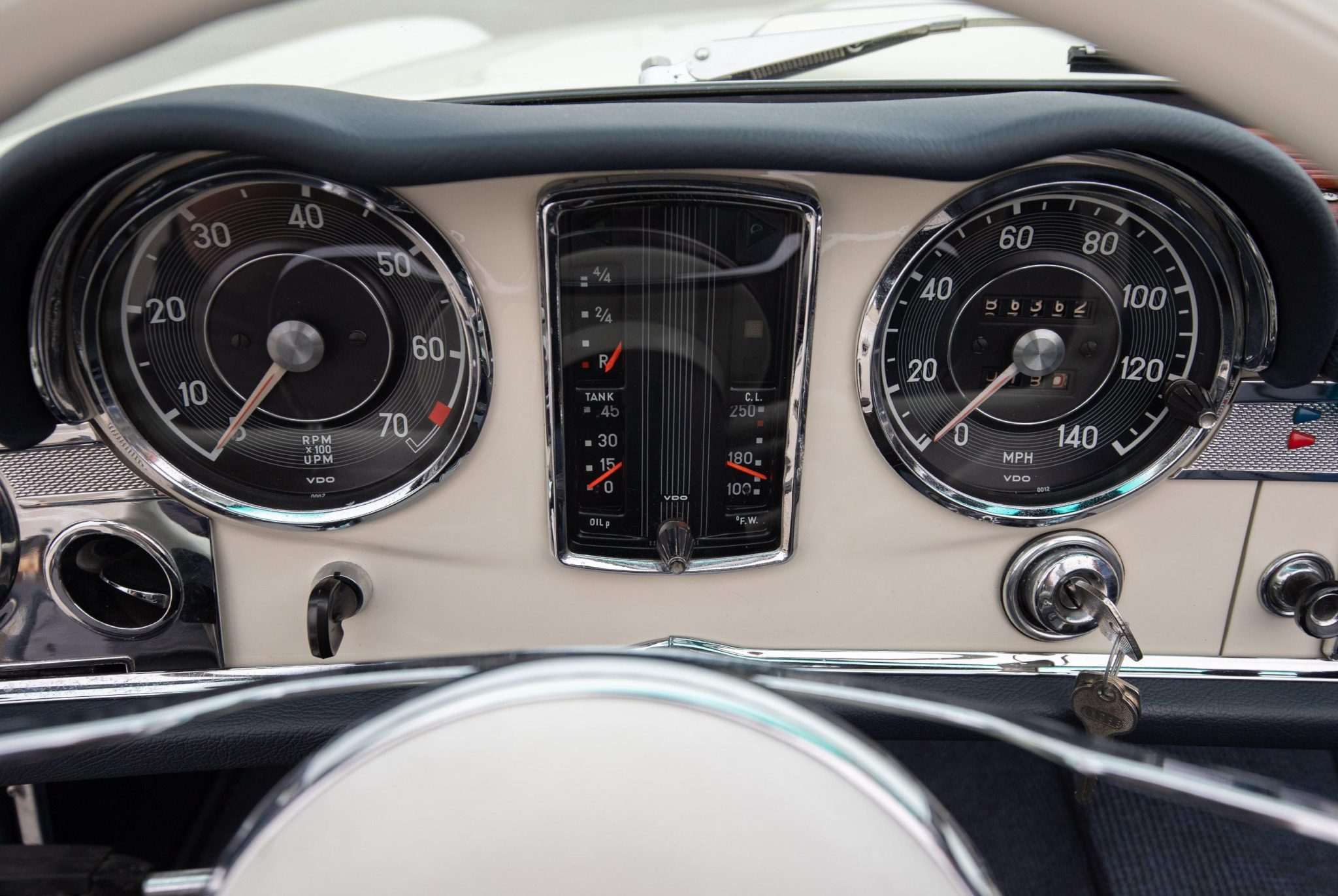 1965 Mercedes-Benz 230SL - Interior