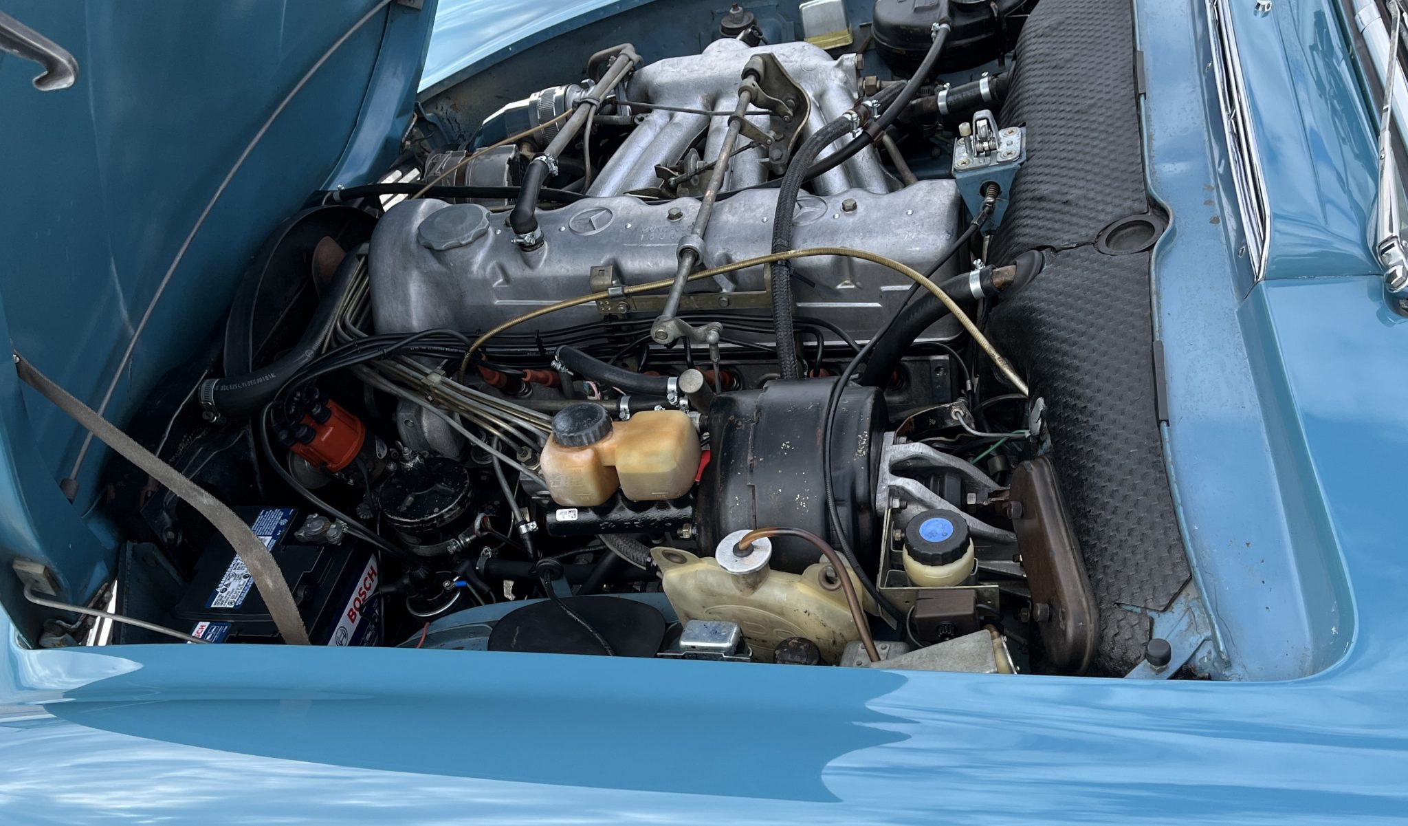 Motor M127.II 2,3L OHC de seis cilindros en línea - 1966 Mercedes-Benz 230SL - Motor