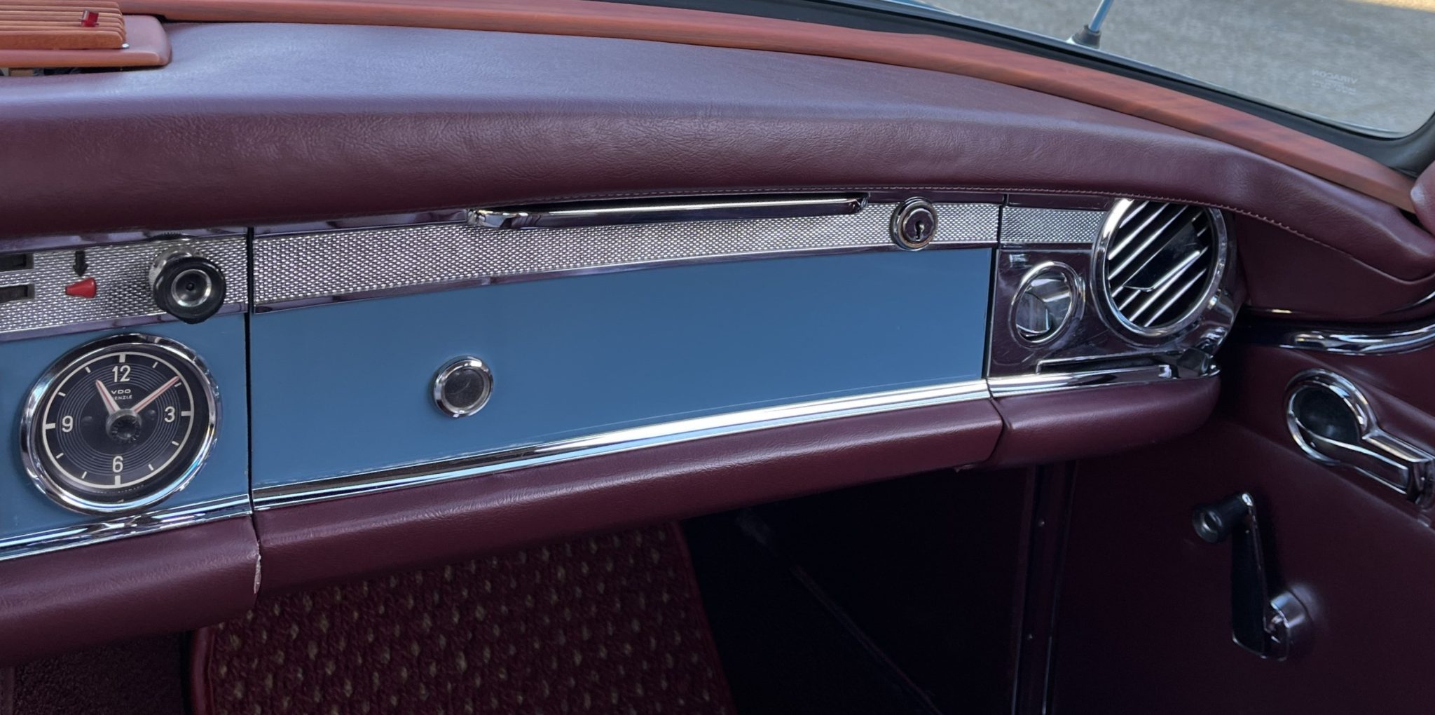 1966 Mercedes-Benz 230SL - Interior