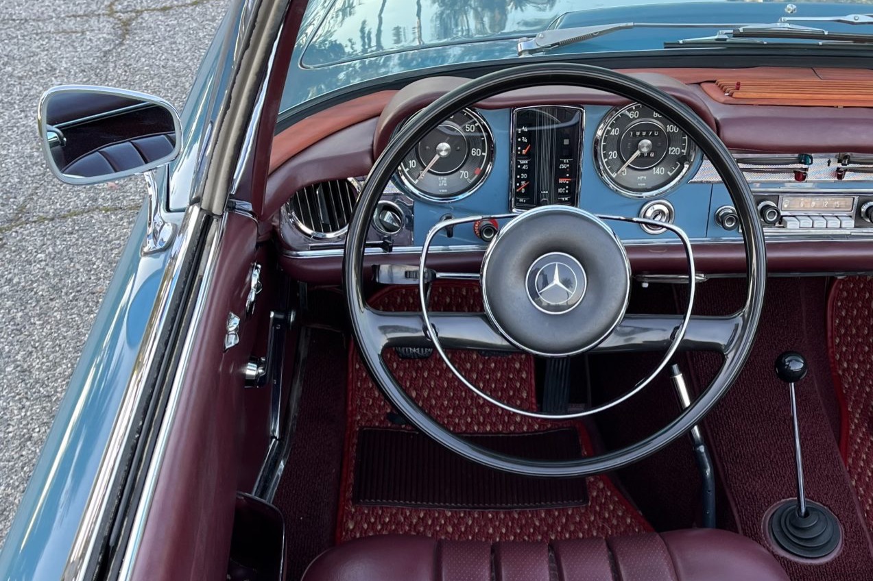 1966 Mercedes-Benz 230SL - Interior