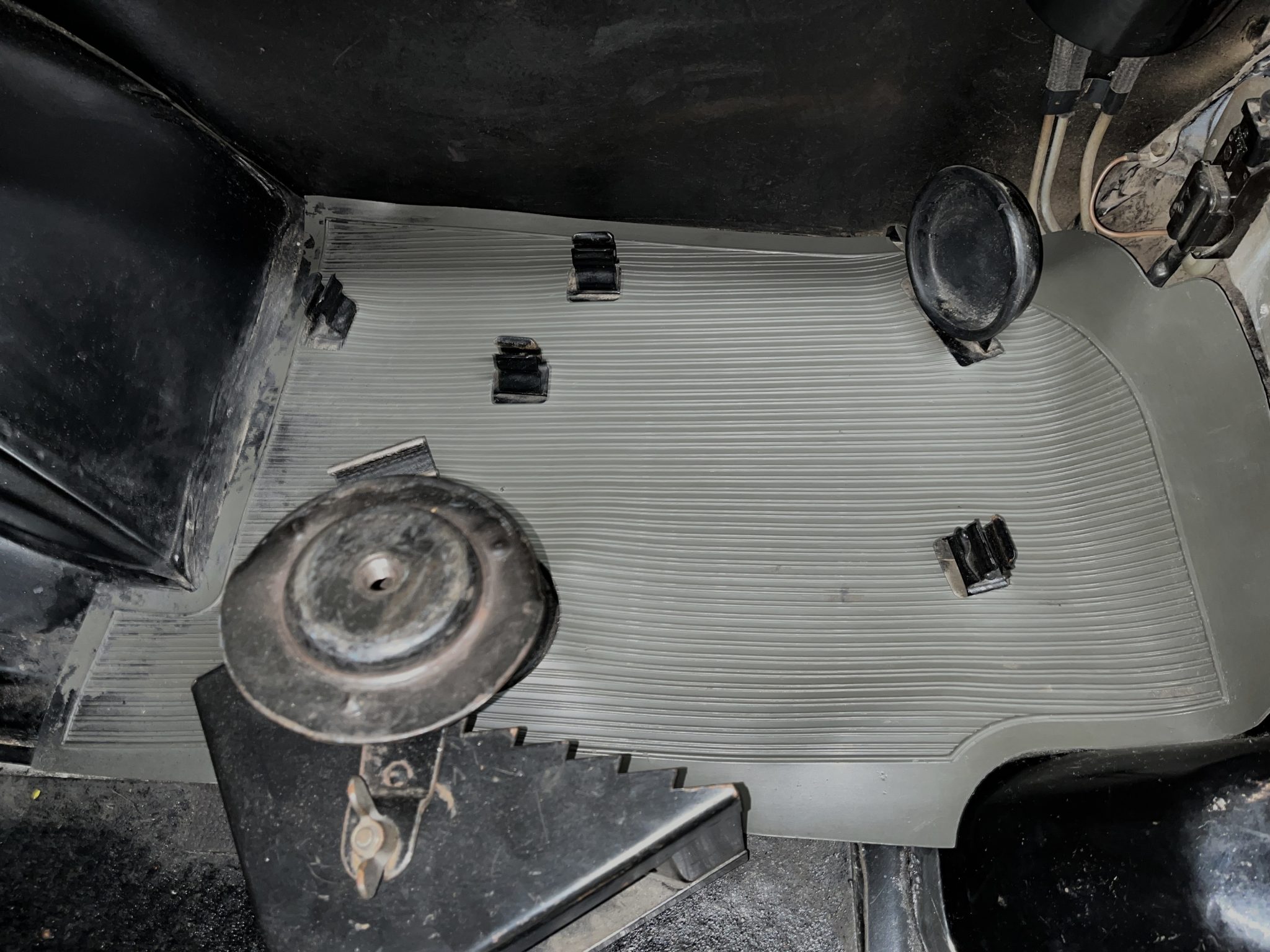 1966 Mercedes-Benz 230SL - Interior