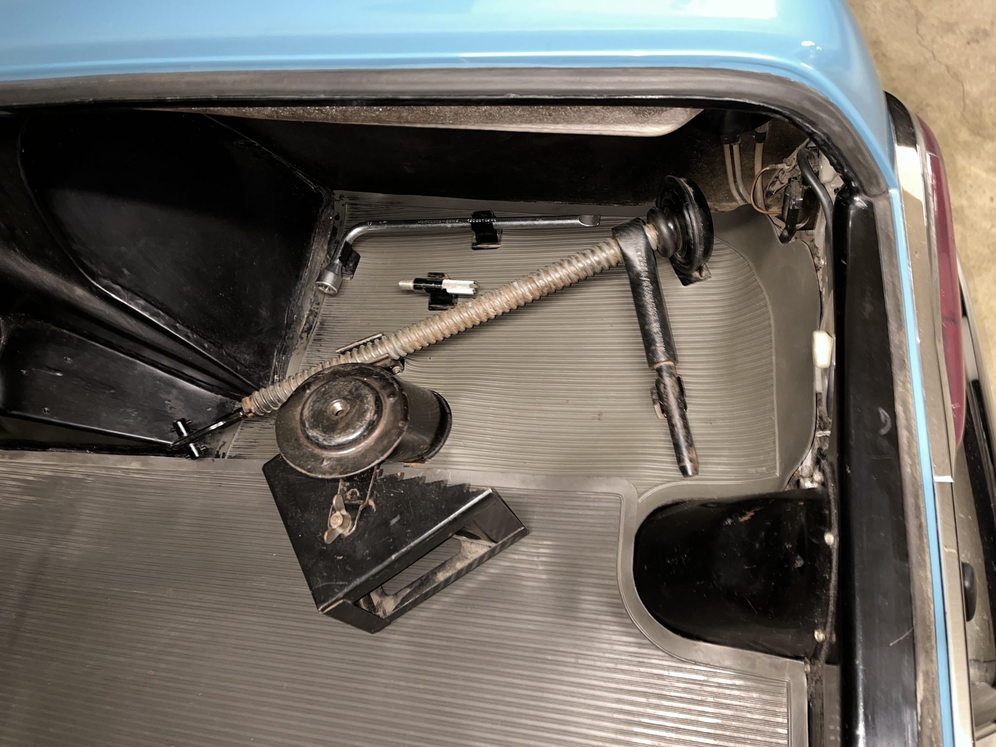 1966 Mercedes-Benz 230SL - Interior
