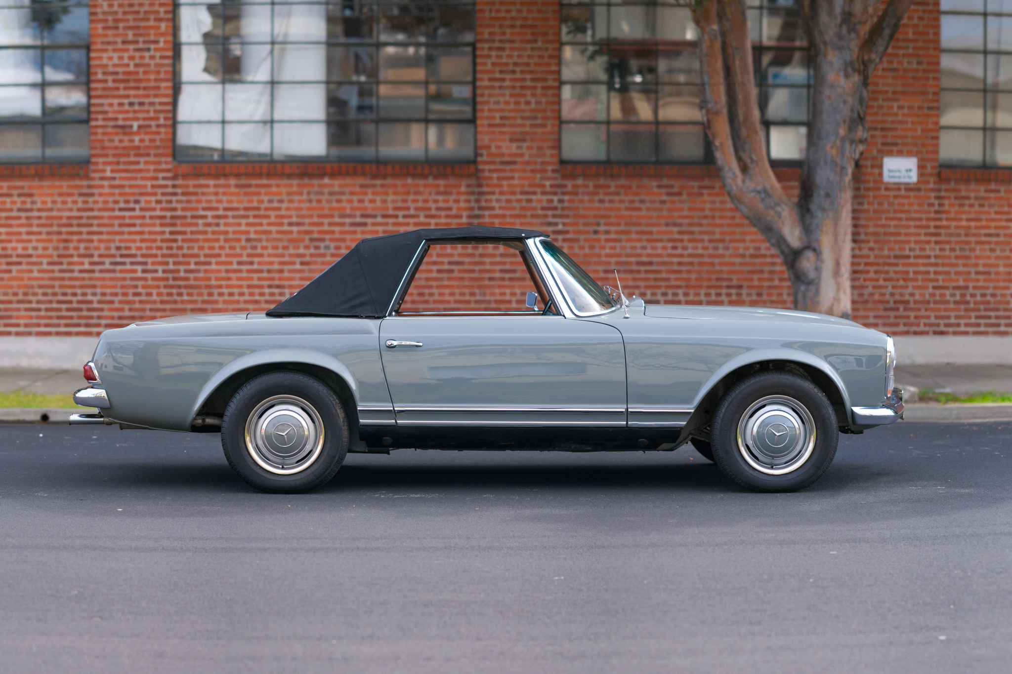 1967 Mercedes-Benz 250SL - Exterior