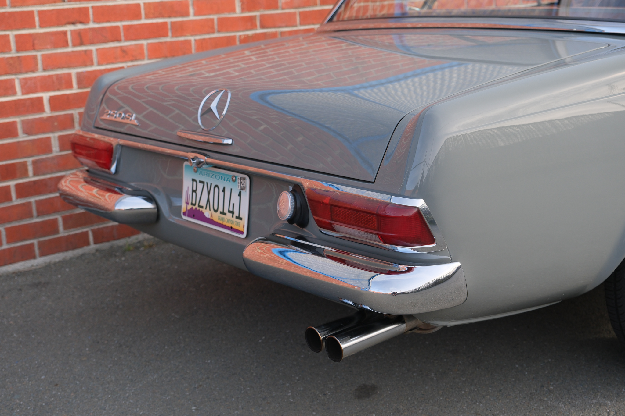 1967 Mercedes-Benz 250SL - Exterior