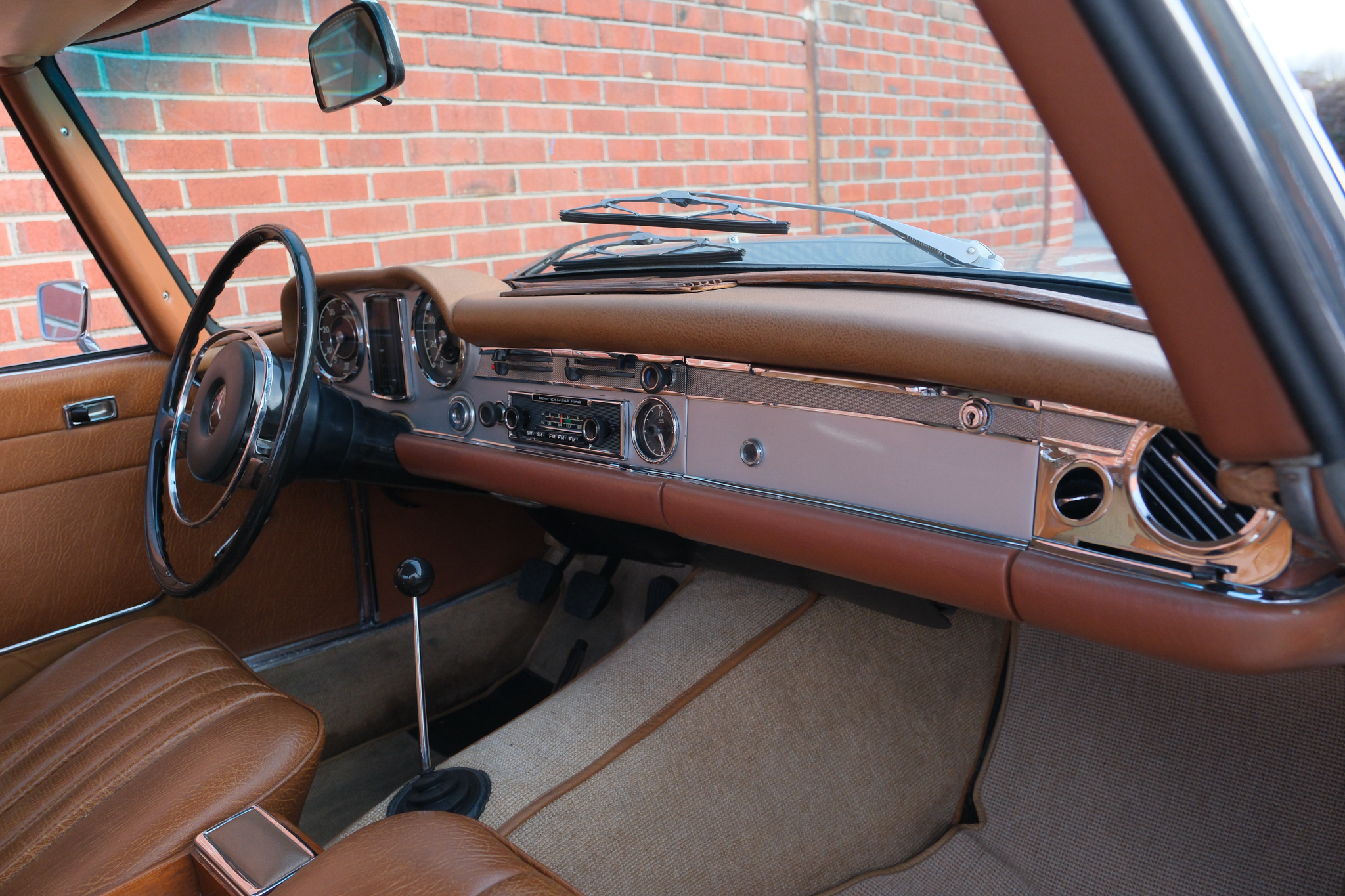 1967 Mercedes-Benz 250SL - Interior